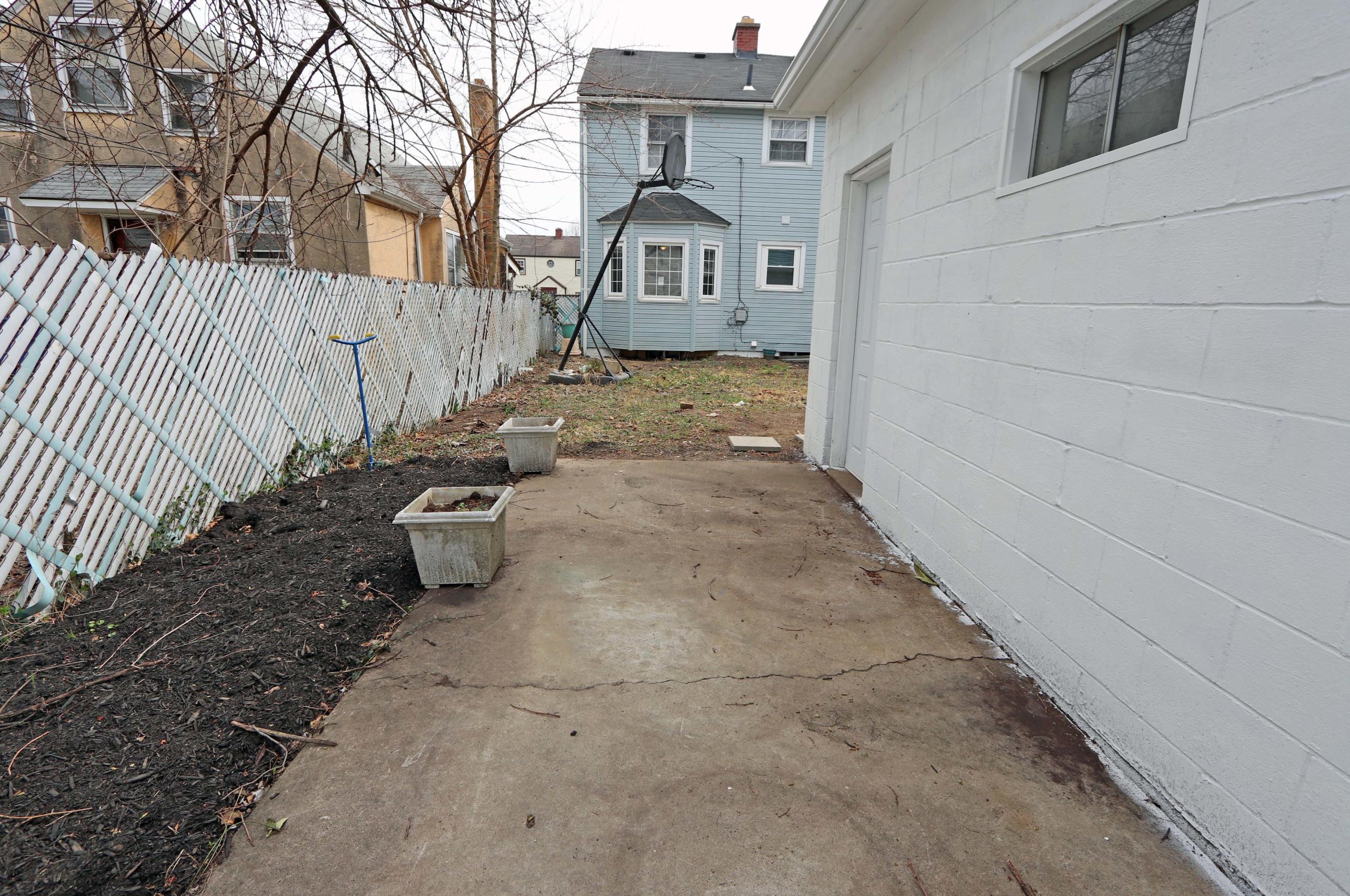 1181 Kelton Ave, Columbus OH 43205-2423 exterior