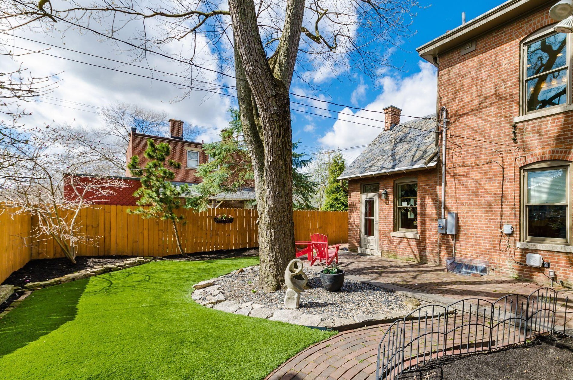 661 Grant Ave, Columbus OH 43215-2146 exterior