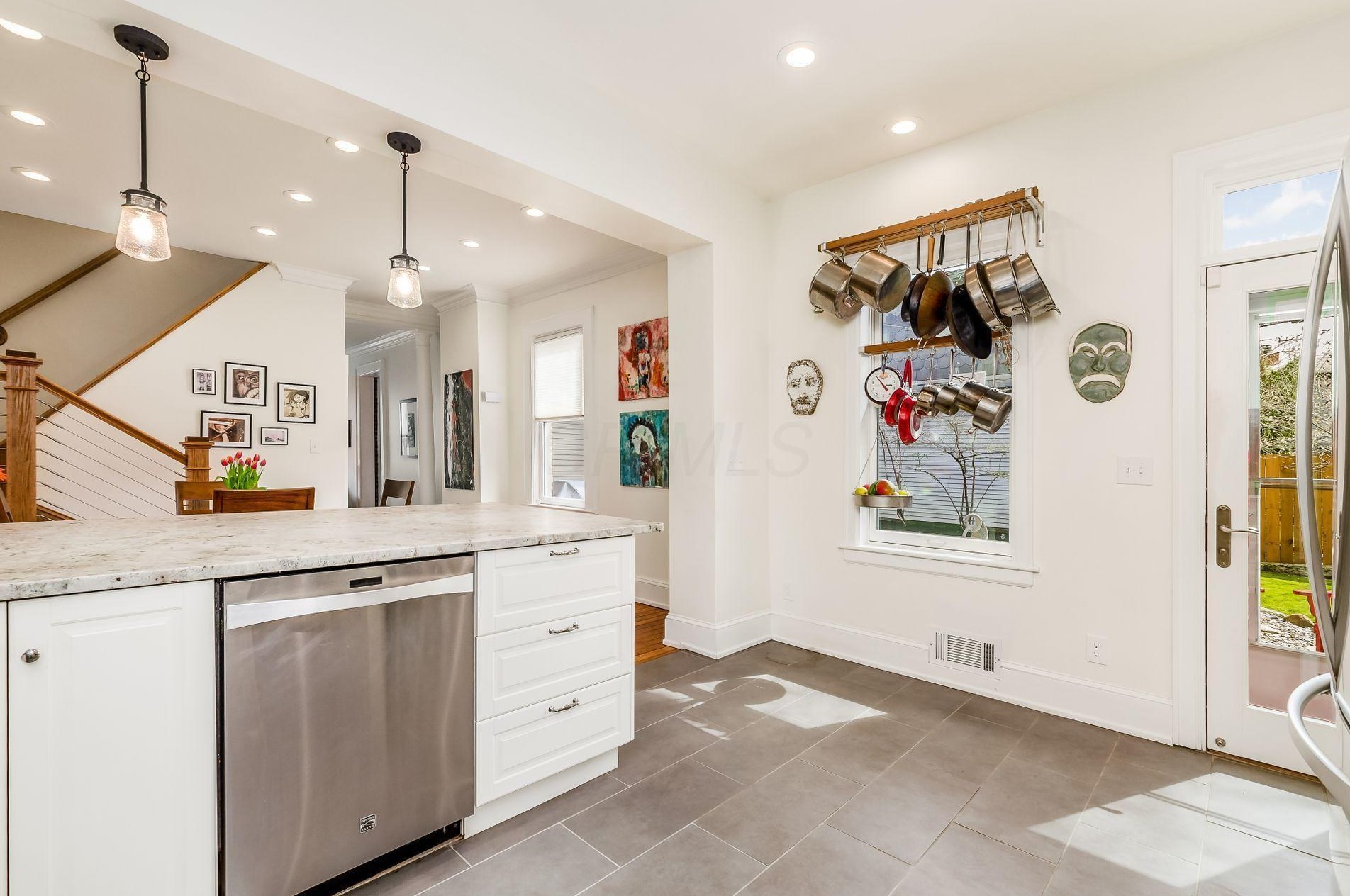 661 Grant Ave, Columbus OH 43215-2146 exterior