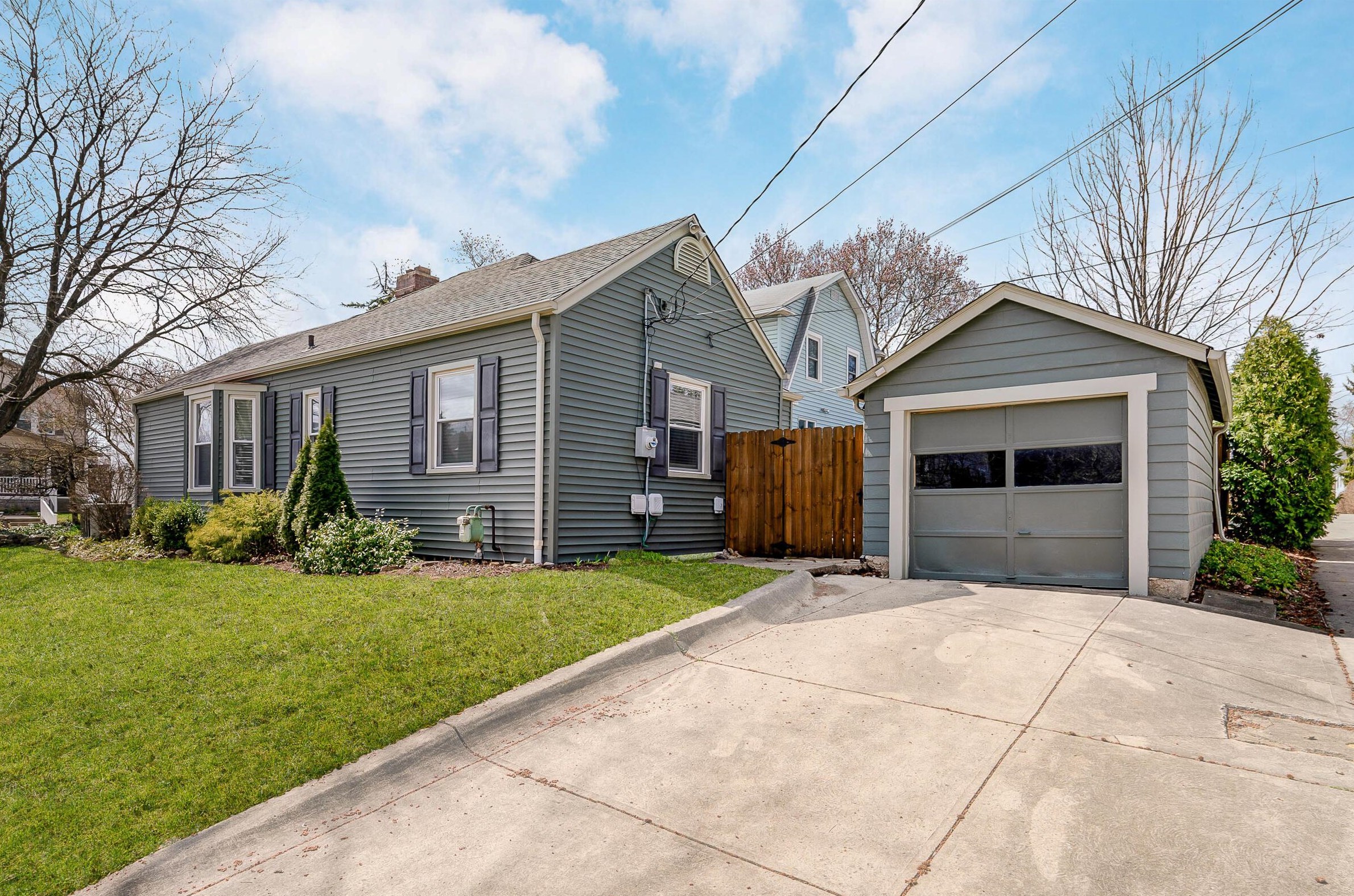 1052 2 Ave, Columbus OH 43201-3761 exterior