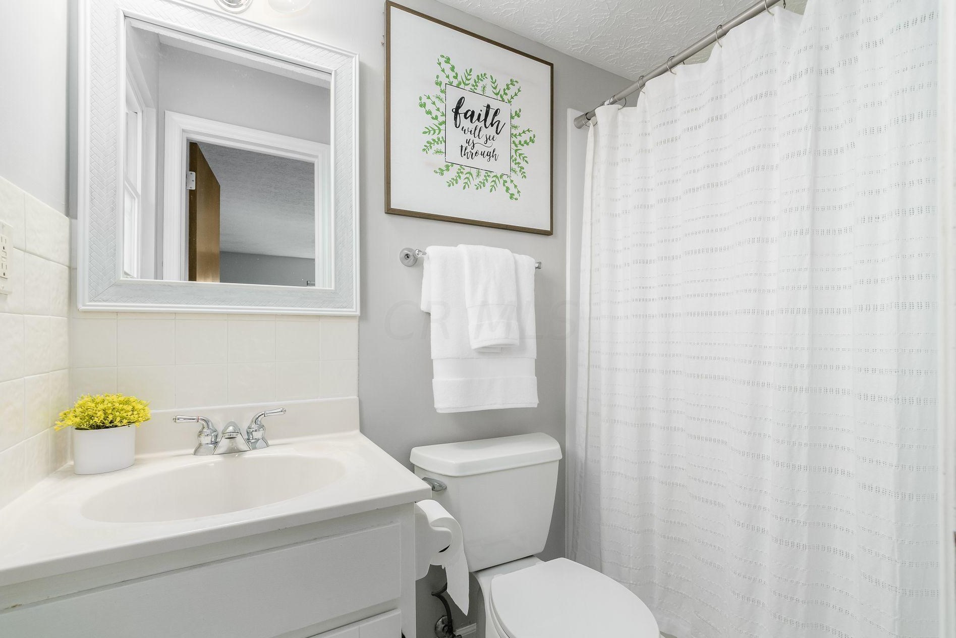 2851 Bella Via Ave, Columbus OH 43231-2305 exterior