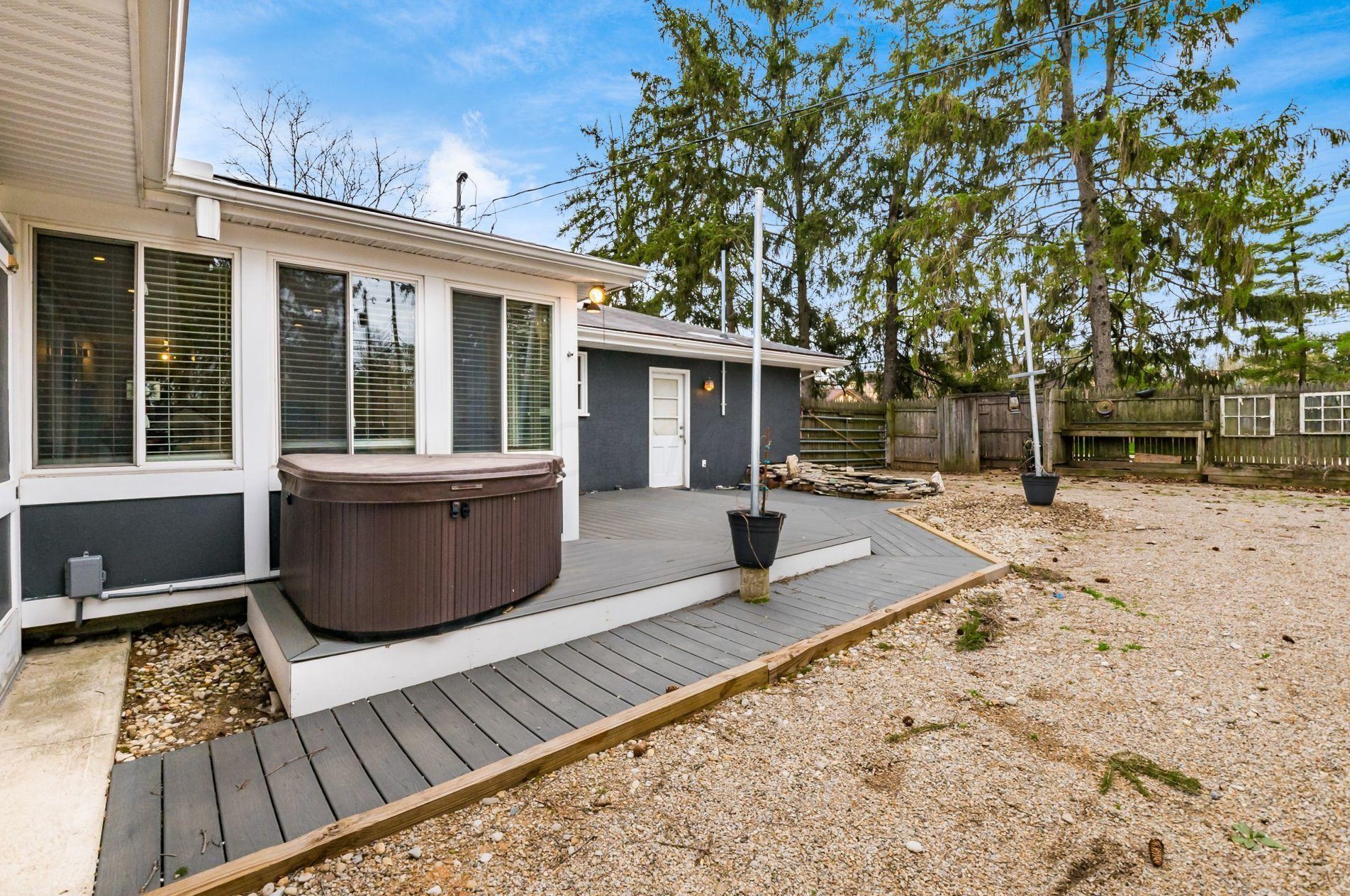 1106 Oberlin Dr, Columbus OH 43221-1630 exterior