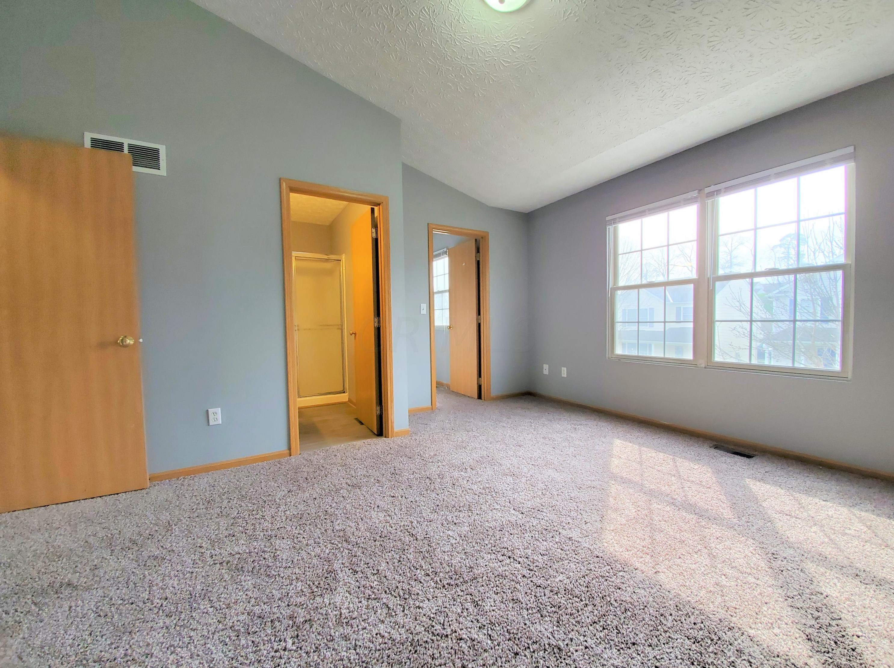 1852 Meadowlawn Dr, Columbus OH  43219-5524 exterior