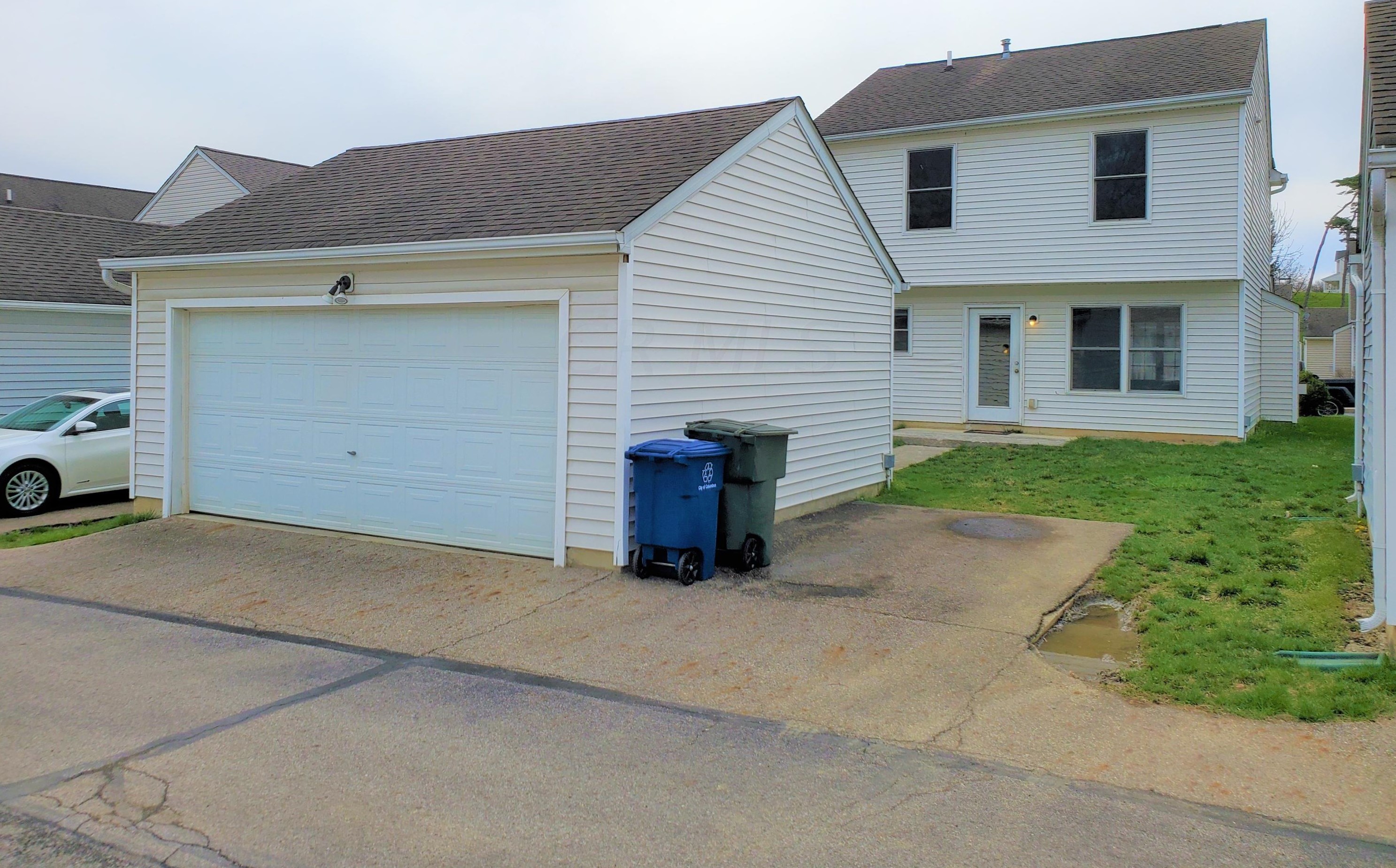 1852 Meadowlawn Dr, Columbus OH  43219-5524 exterior