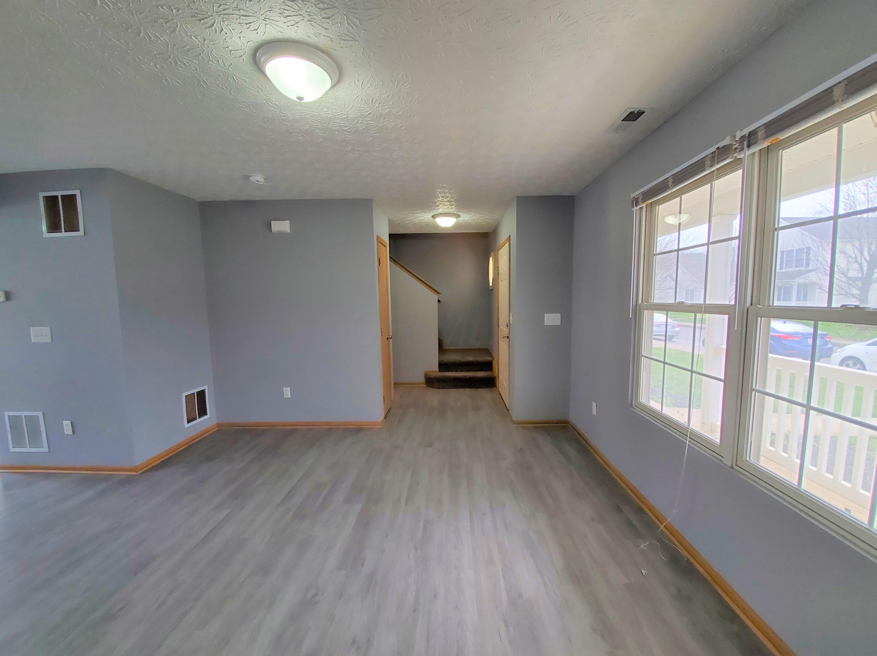 1852 Meadowlawn Dr, Columbus OH  43219-5524 exterior