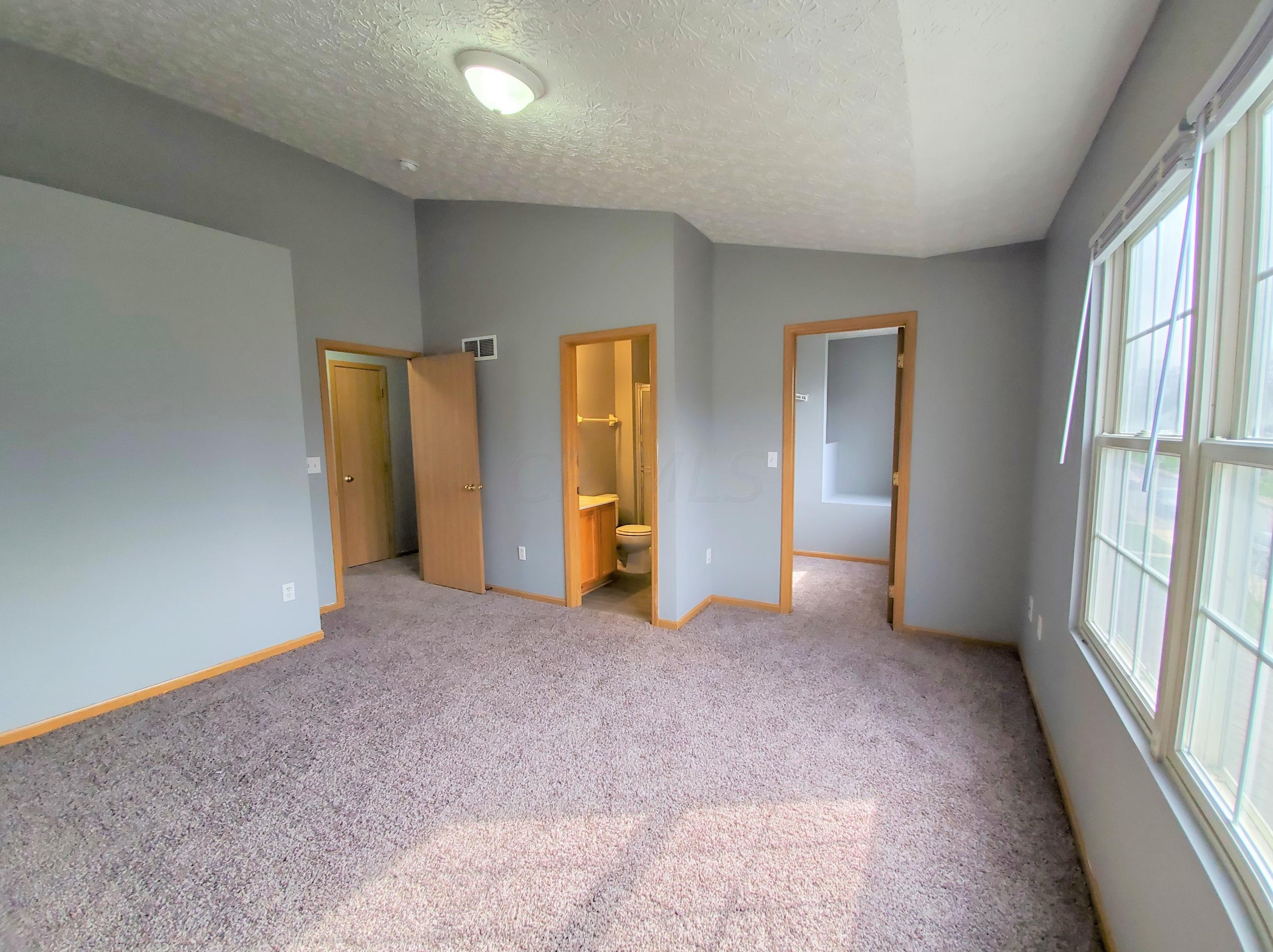 1852 Meadowlawn Dr, Columbus OH  43219-5524 exterior