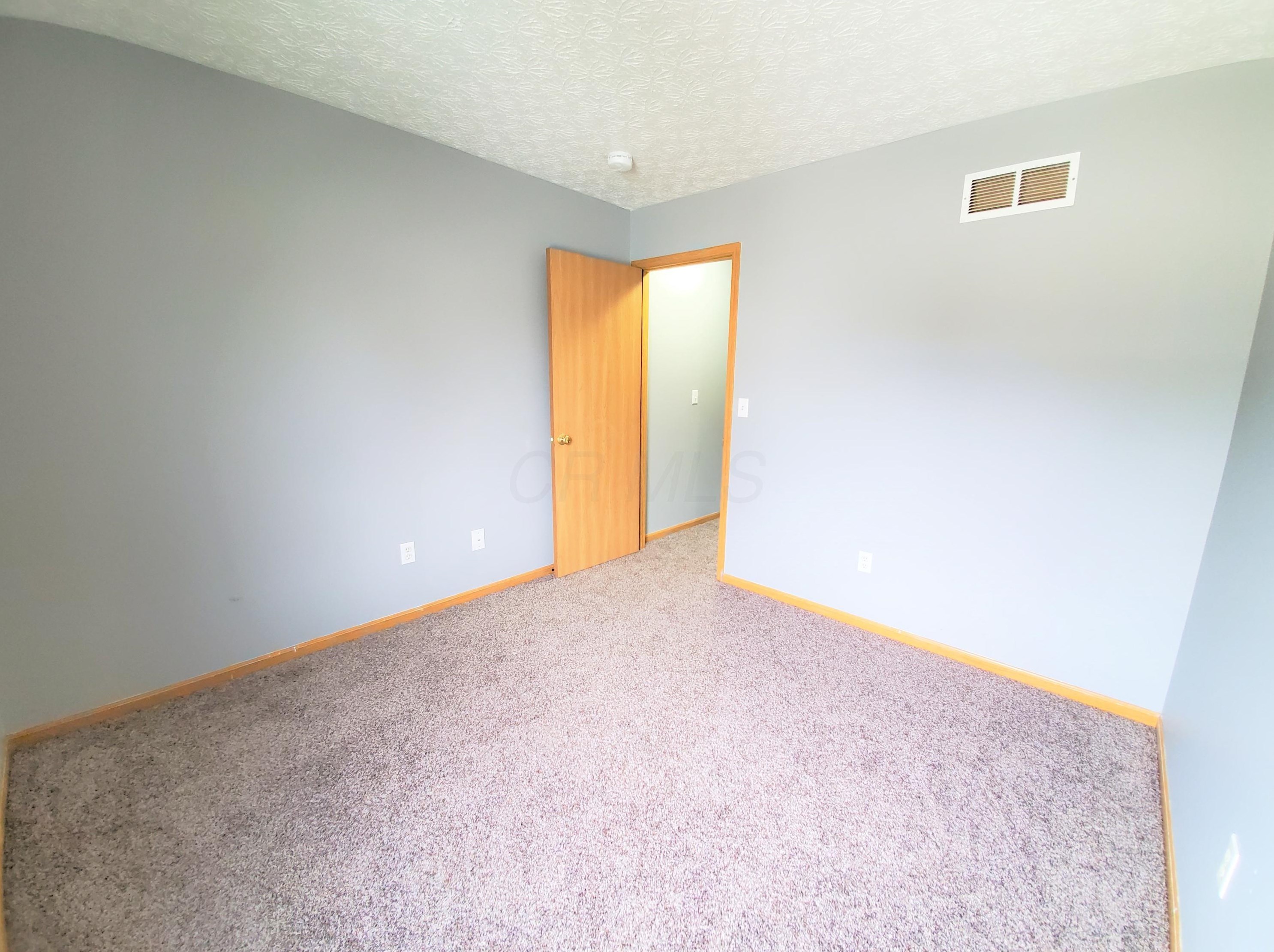 1852 Meadowlawn Dr, Columbus OH  43219-5524 exterior