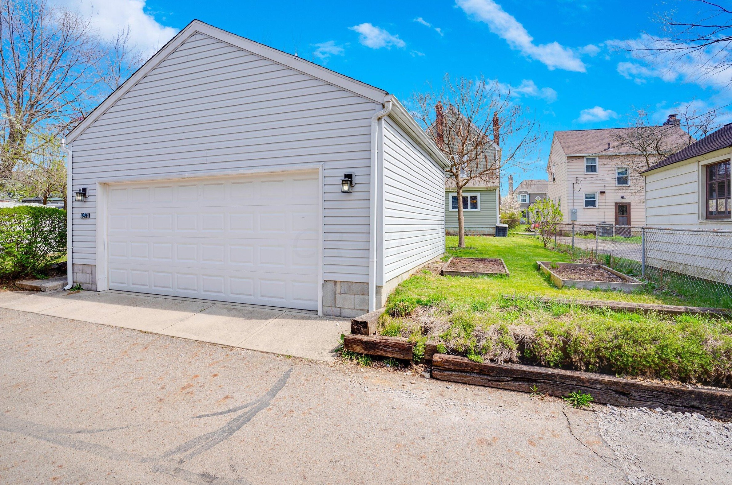 921 Remington Rd, Columbus OH 43209-2459 exterior