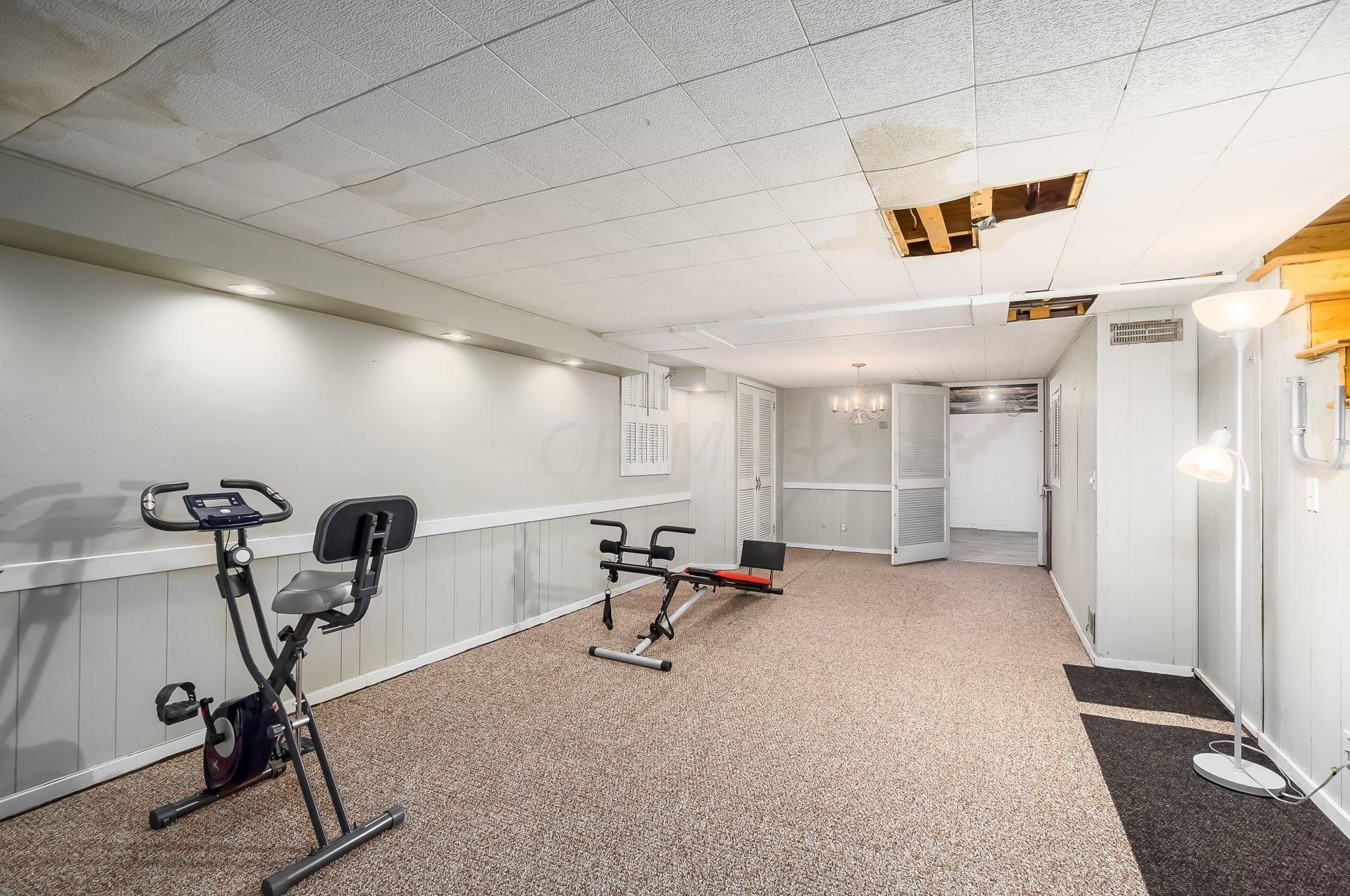 4275 Chaucer Ln, Columbus OH 43220-4079 exterior