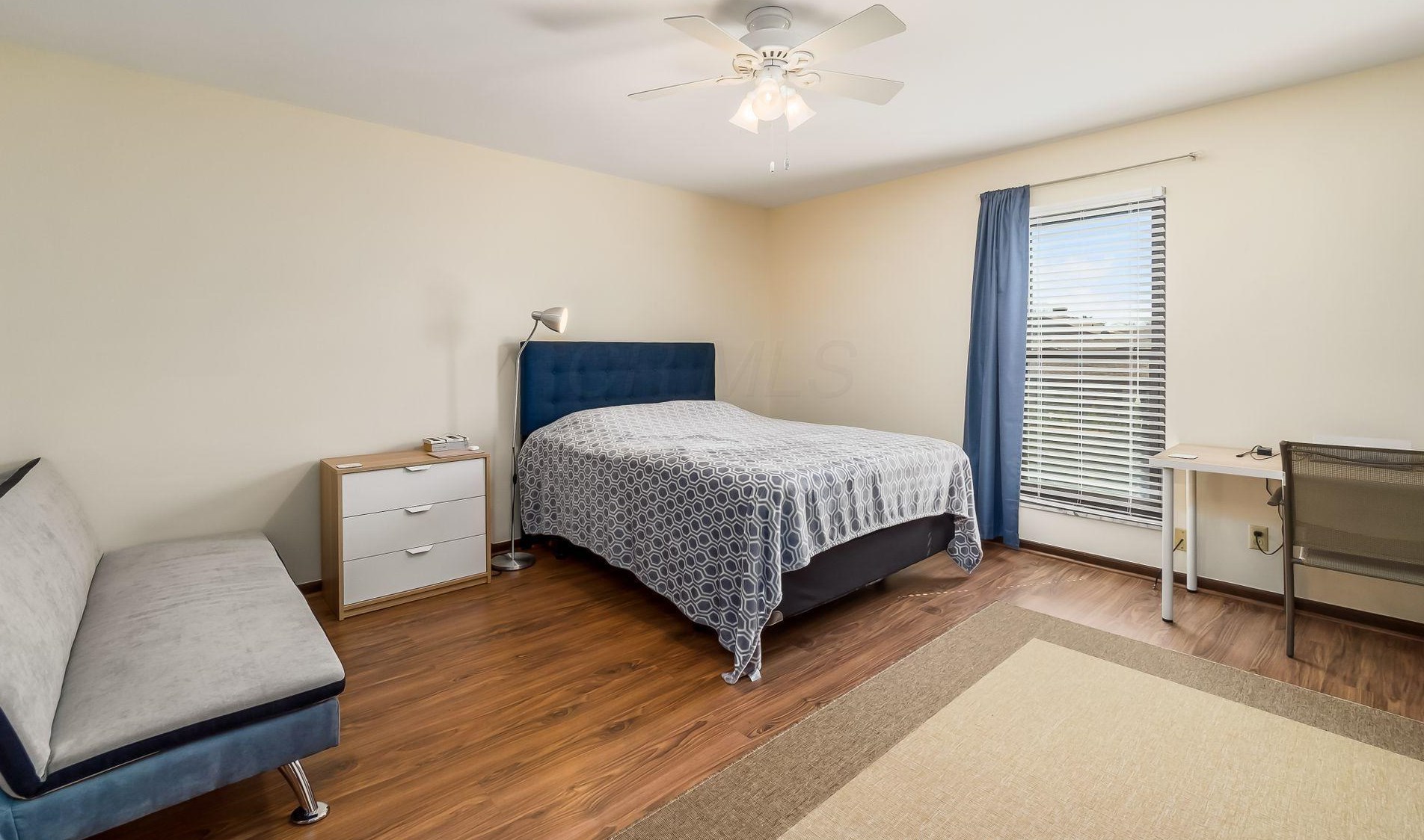 4275 Chaucer Ln, Columbus OH 43220-4079 exterior