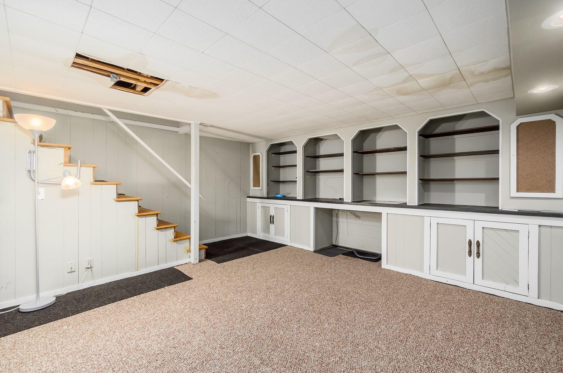 4275 Chaucer Ln, Columbus OH 43220-4079 exterior