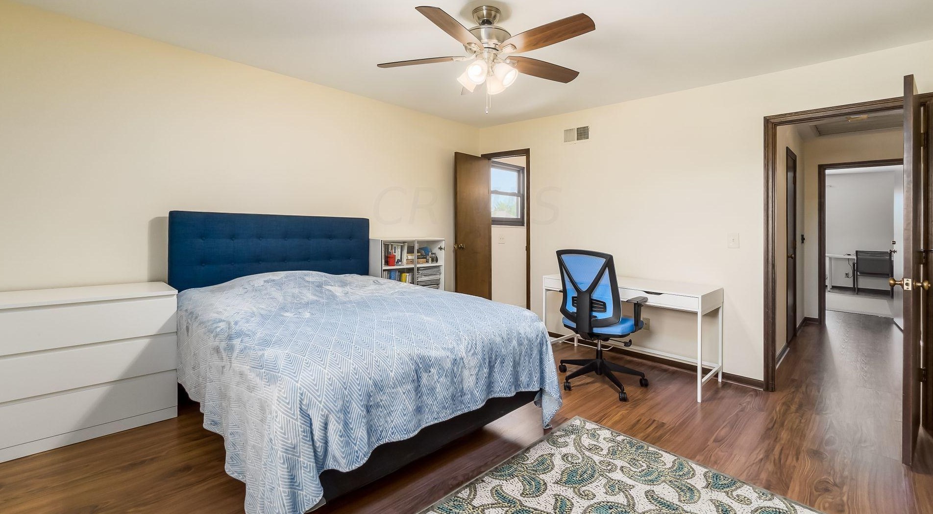 4275 Chaucer Ln, Columbus OH 43220-4079 exterior