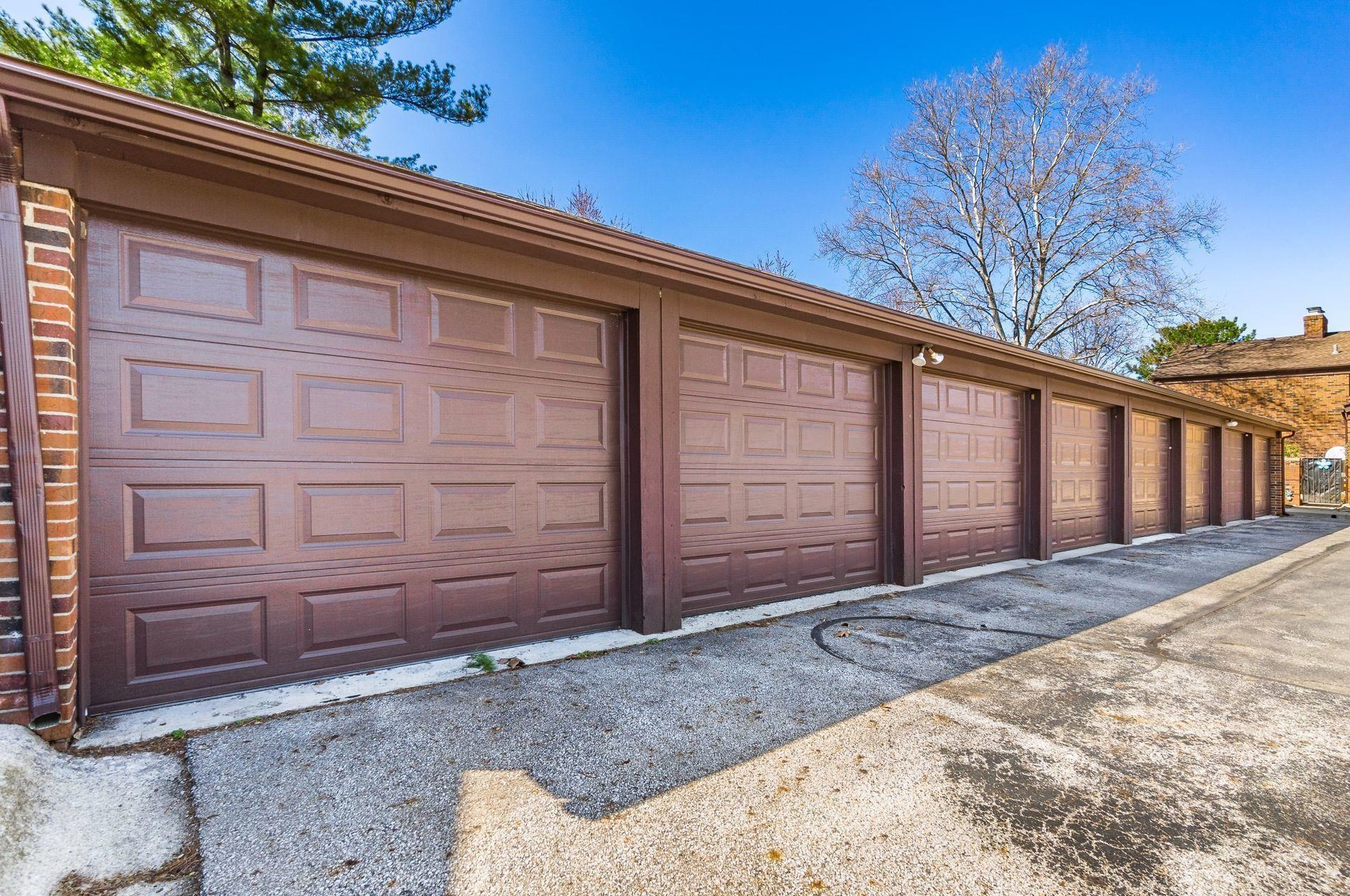 4275 Chaucer Ln, Columbus OH 43220-4079 exterior