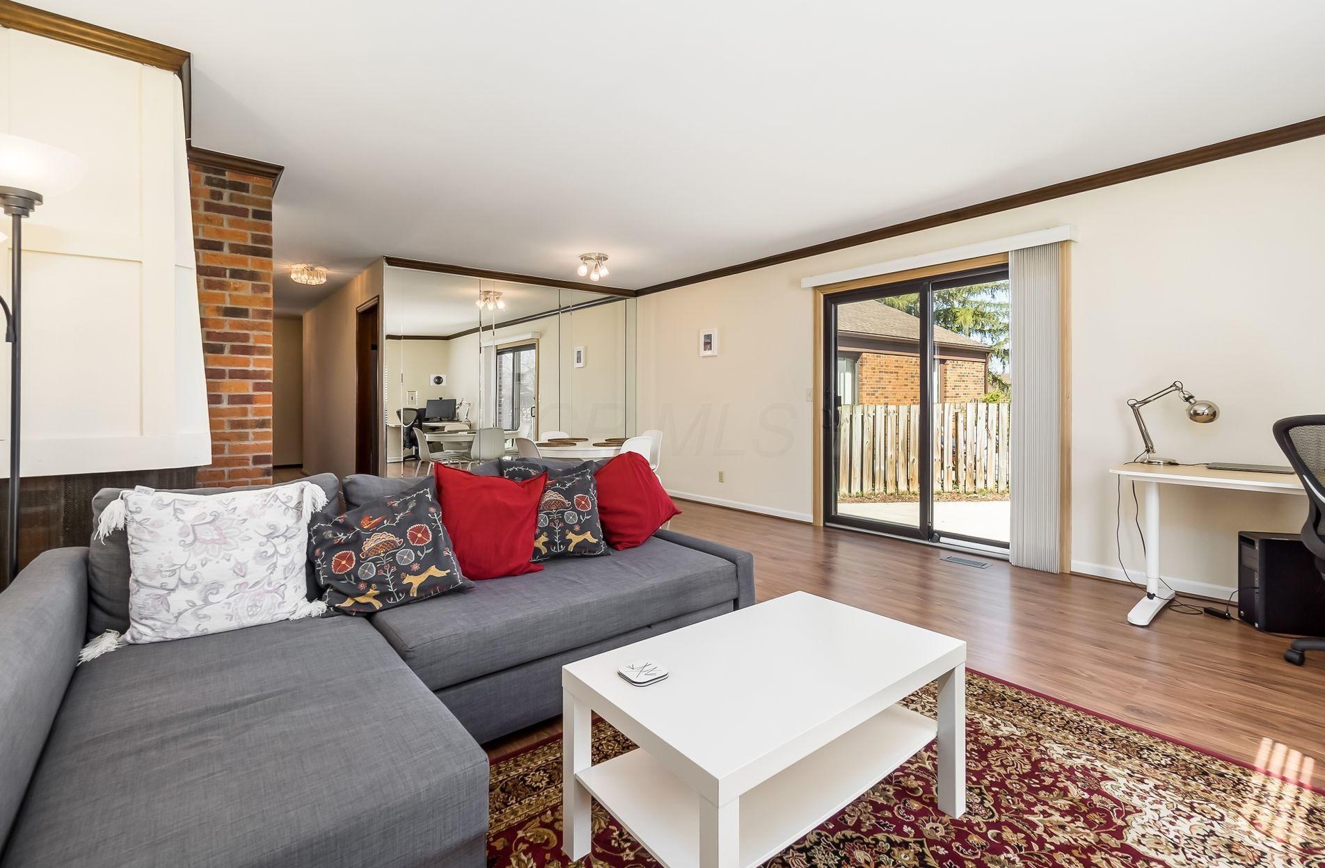 4275 Chaucer Ln, Columbus OH 43220-4079 exterior