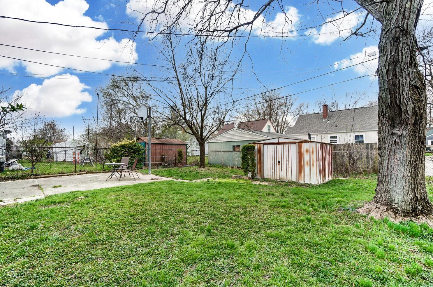 3443 Dresden St, Columbus OH 43224-3442 exterior