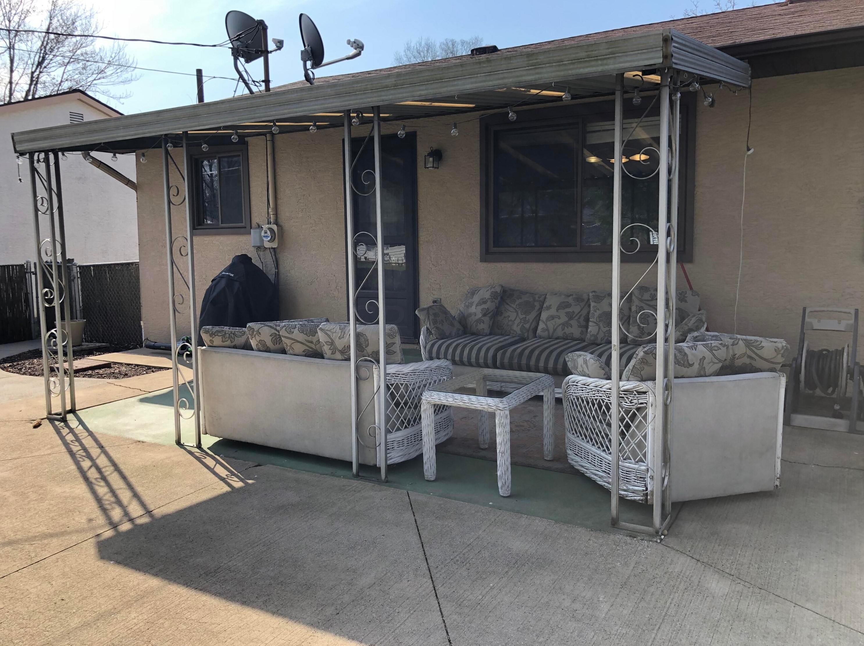 838 Janet Dr, Columbus OH 43224-2638 exterior