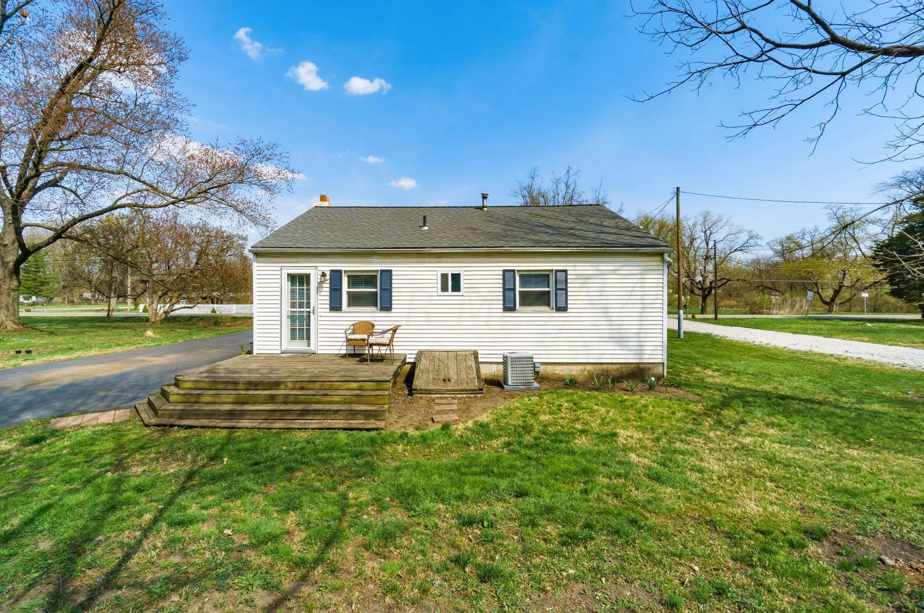 947 Hart Rd, Columbus OH 43223-3326 exterior