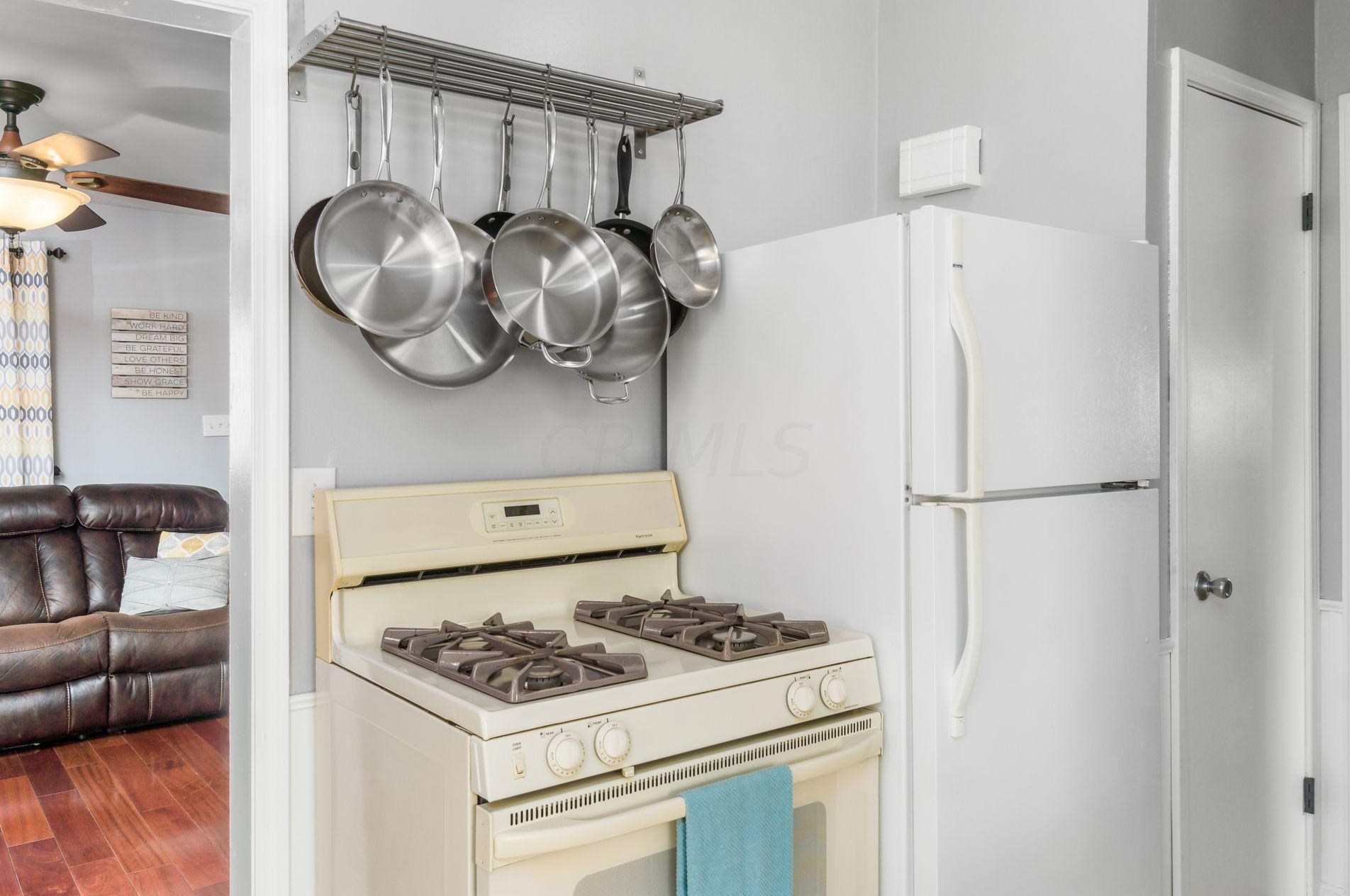 947 Hart Rd, Columbus OH 43223-3326 exterior