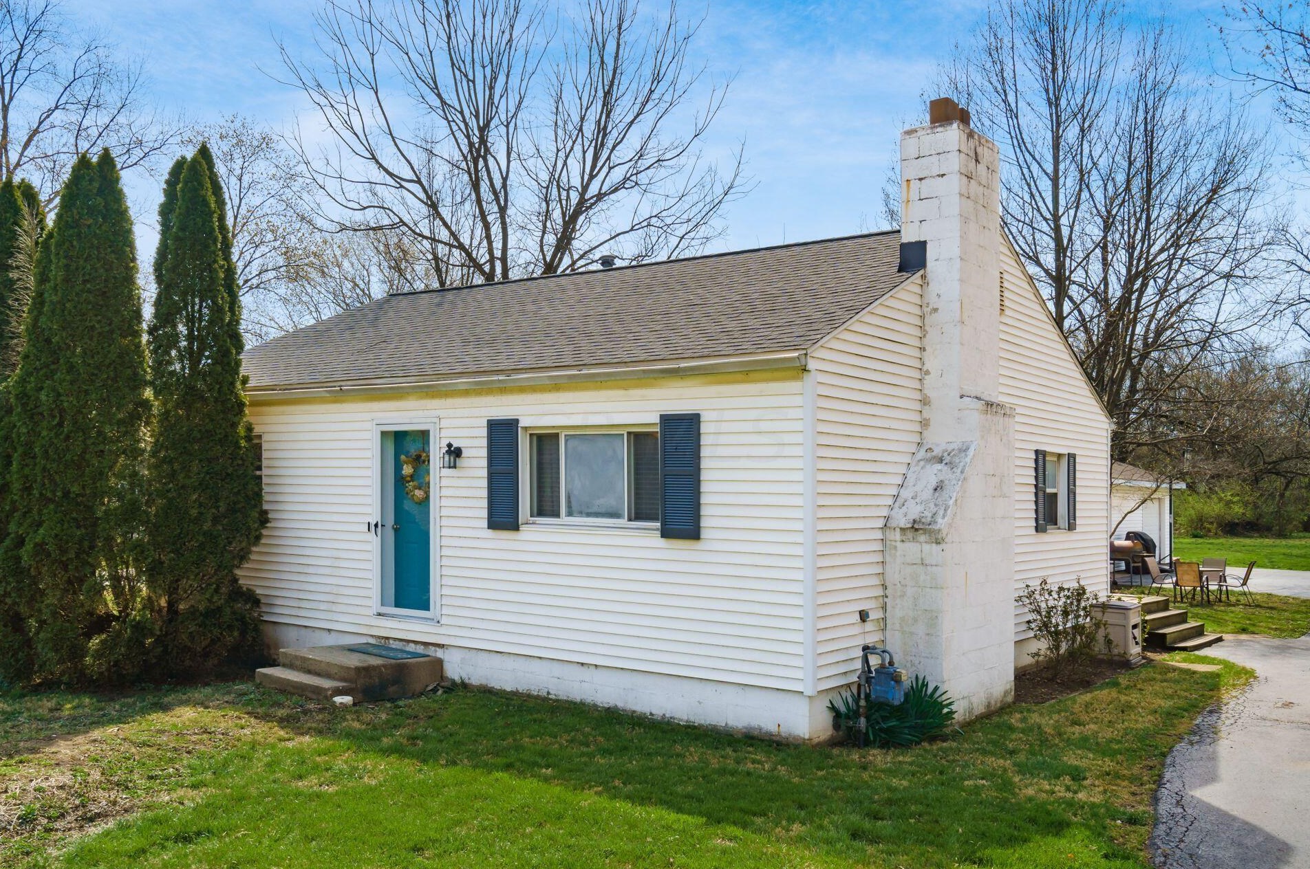 947 Hart Rd, Columbus OH 43223-3326 exterior