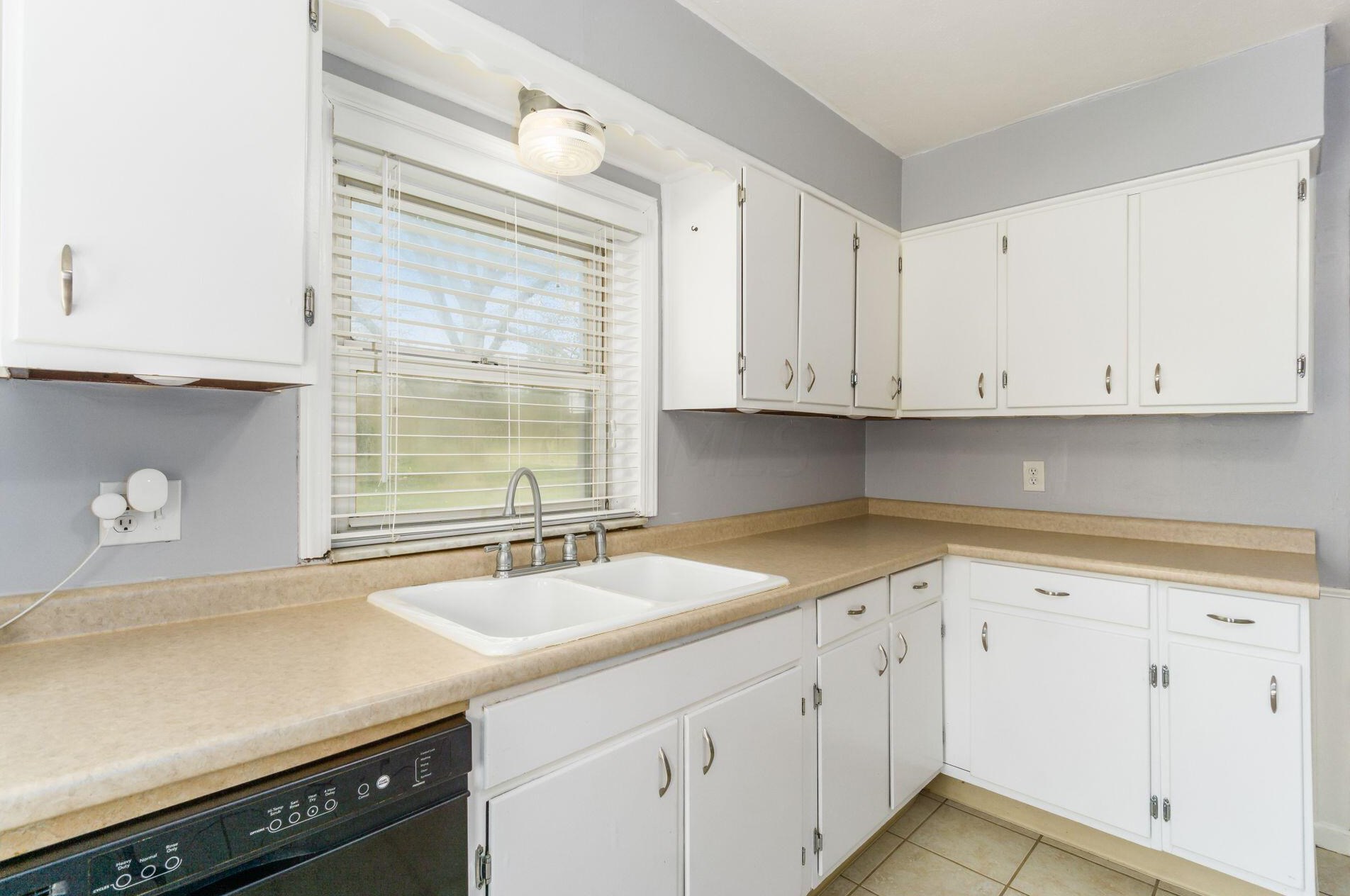 947 Hart Rd, Columbus OH 43223-3326 exterior