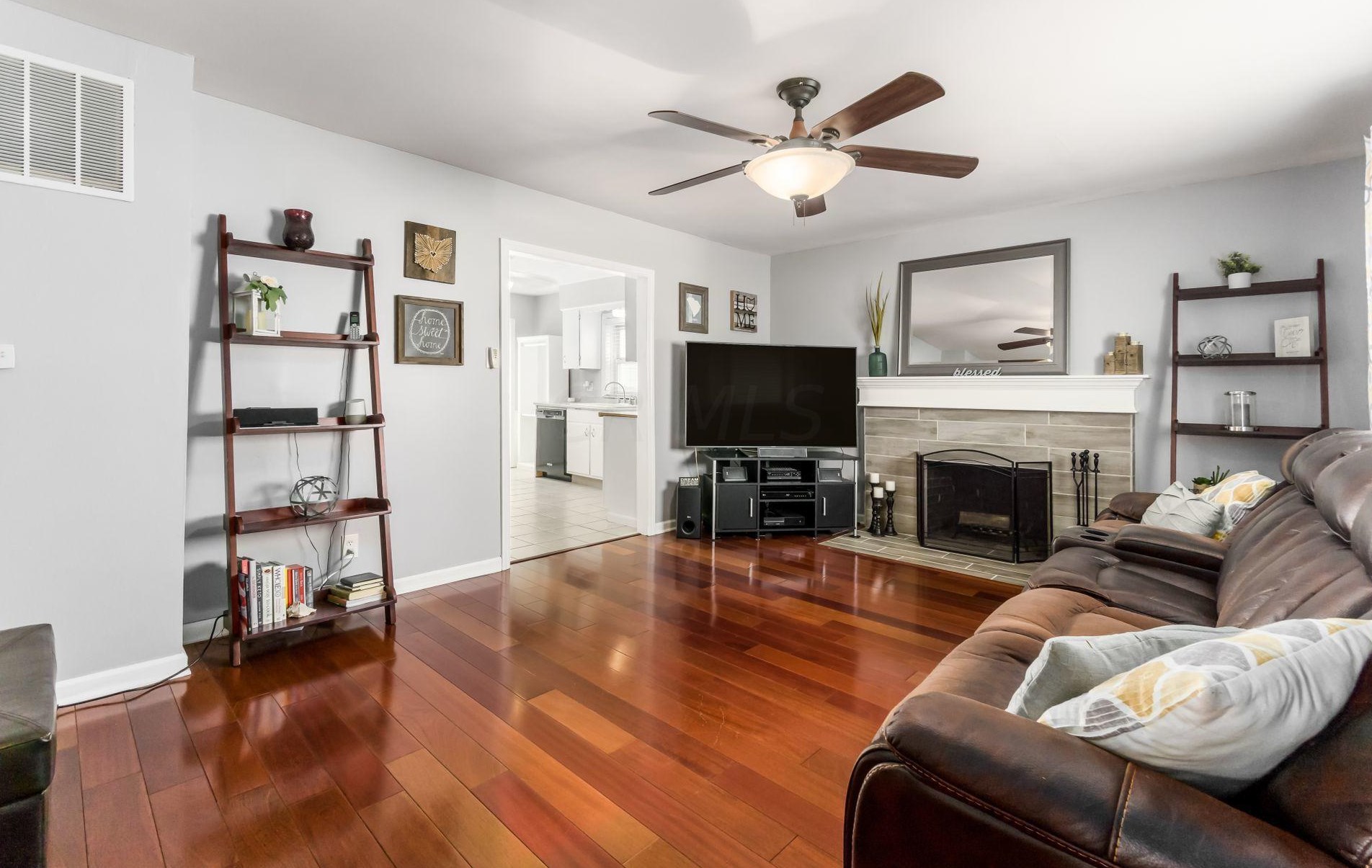 947 Hart Rd, Columbus OH 43223-3326 exterior