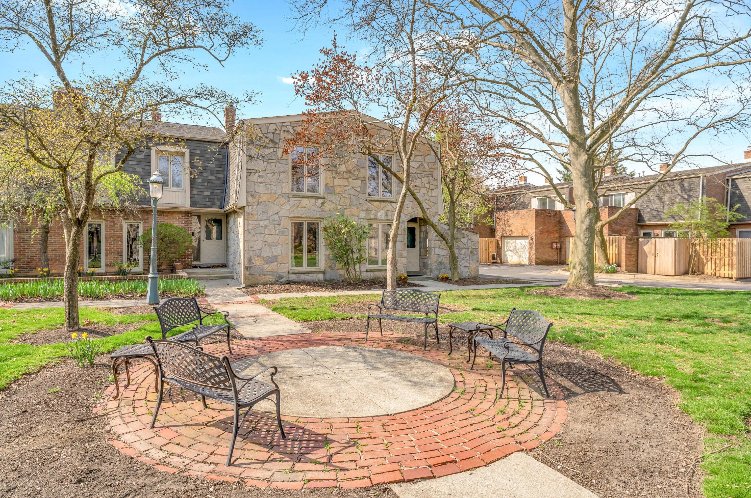 3600 Reed Rd, Columbus OH  43220-4879 exterior