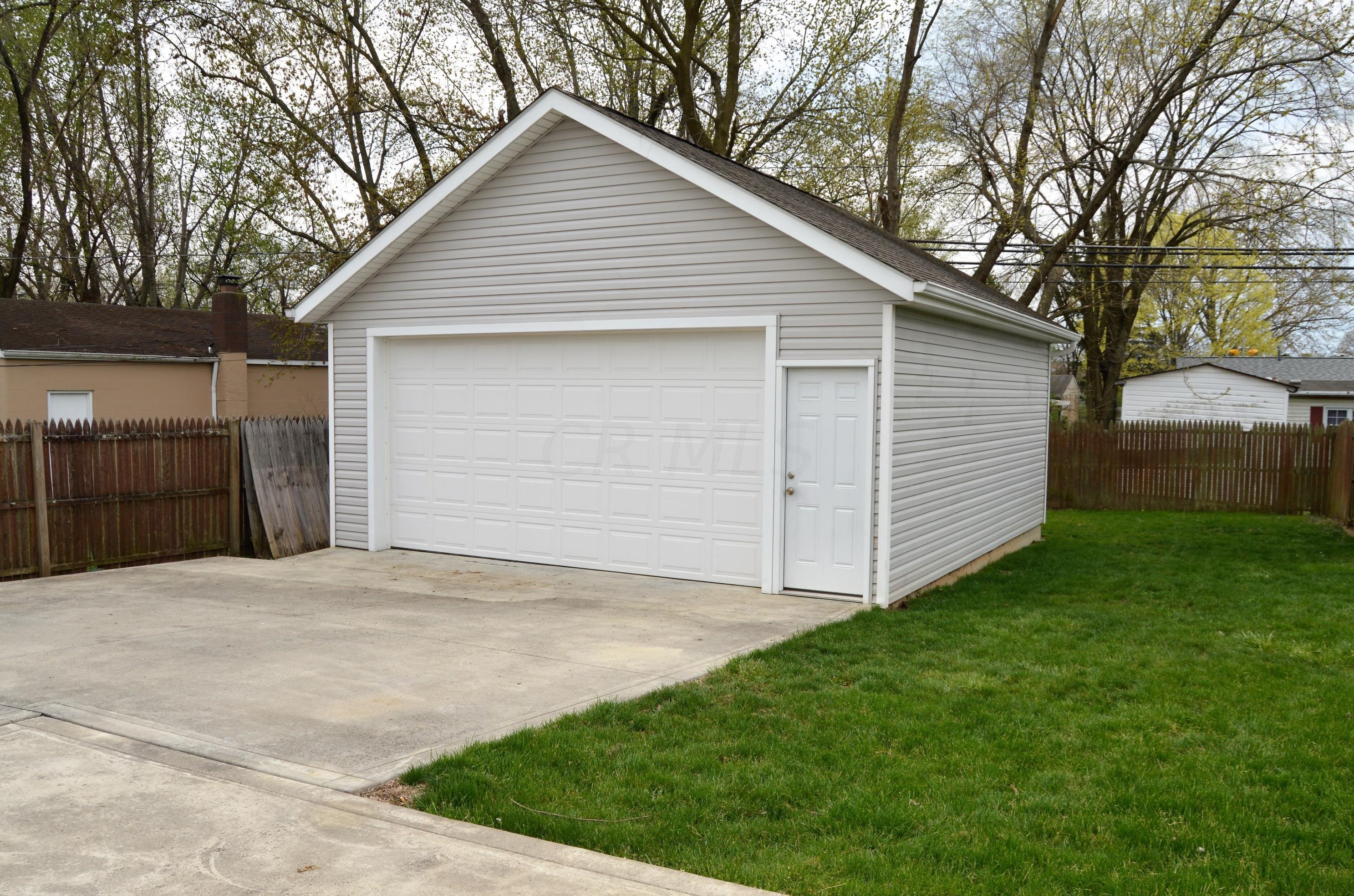 5211 Zimmer Dr, Columbus OH 43232-6047 exterior