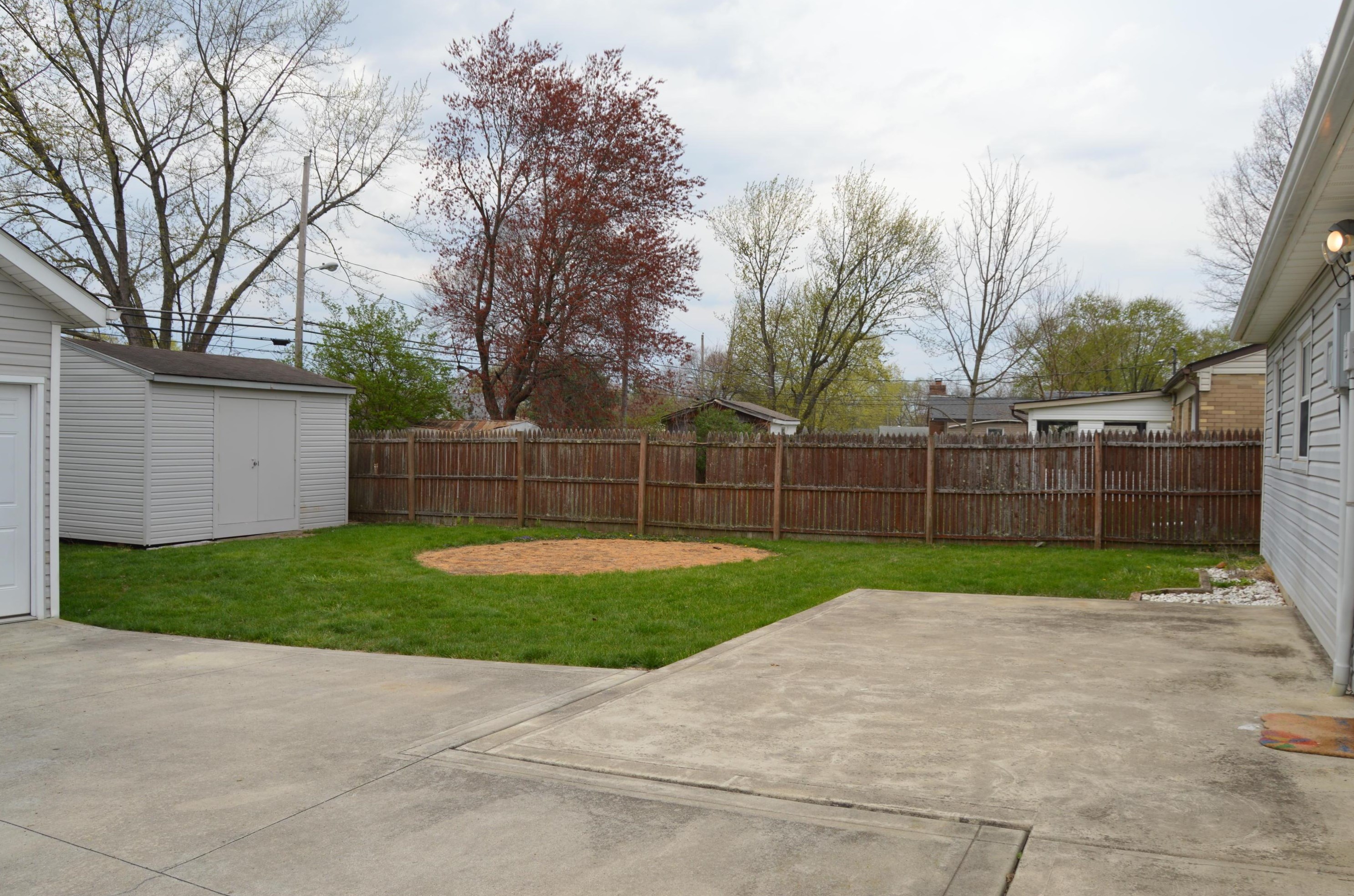 5211 Zimmer Dr, Columbus OH 43232-6047 exterior