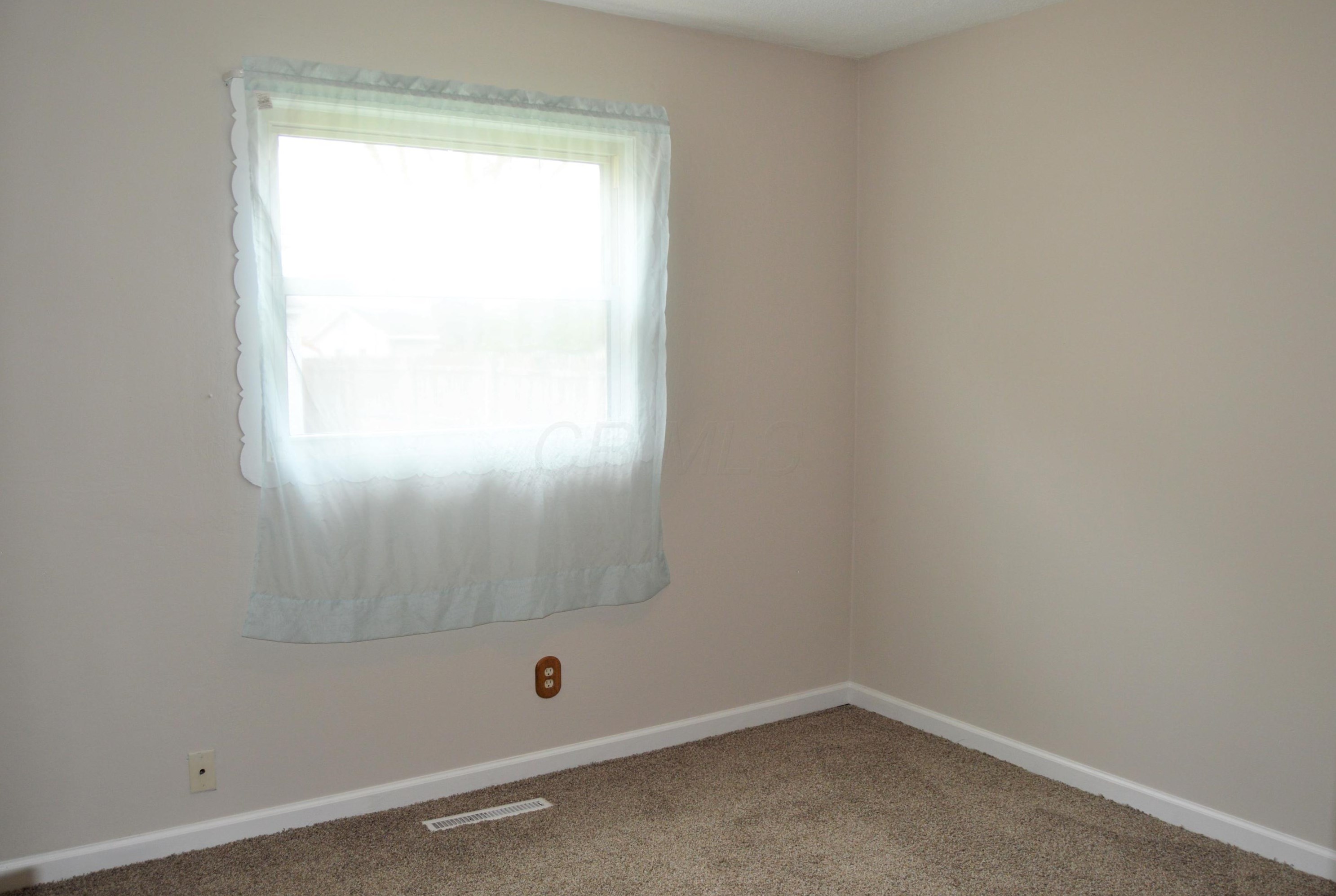 5211 Zimmer Dr, Columbus OH 43232-6047 exterior