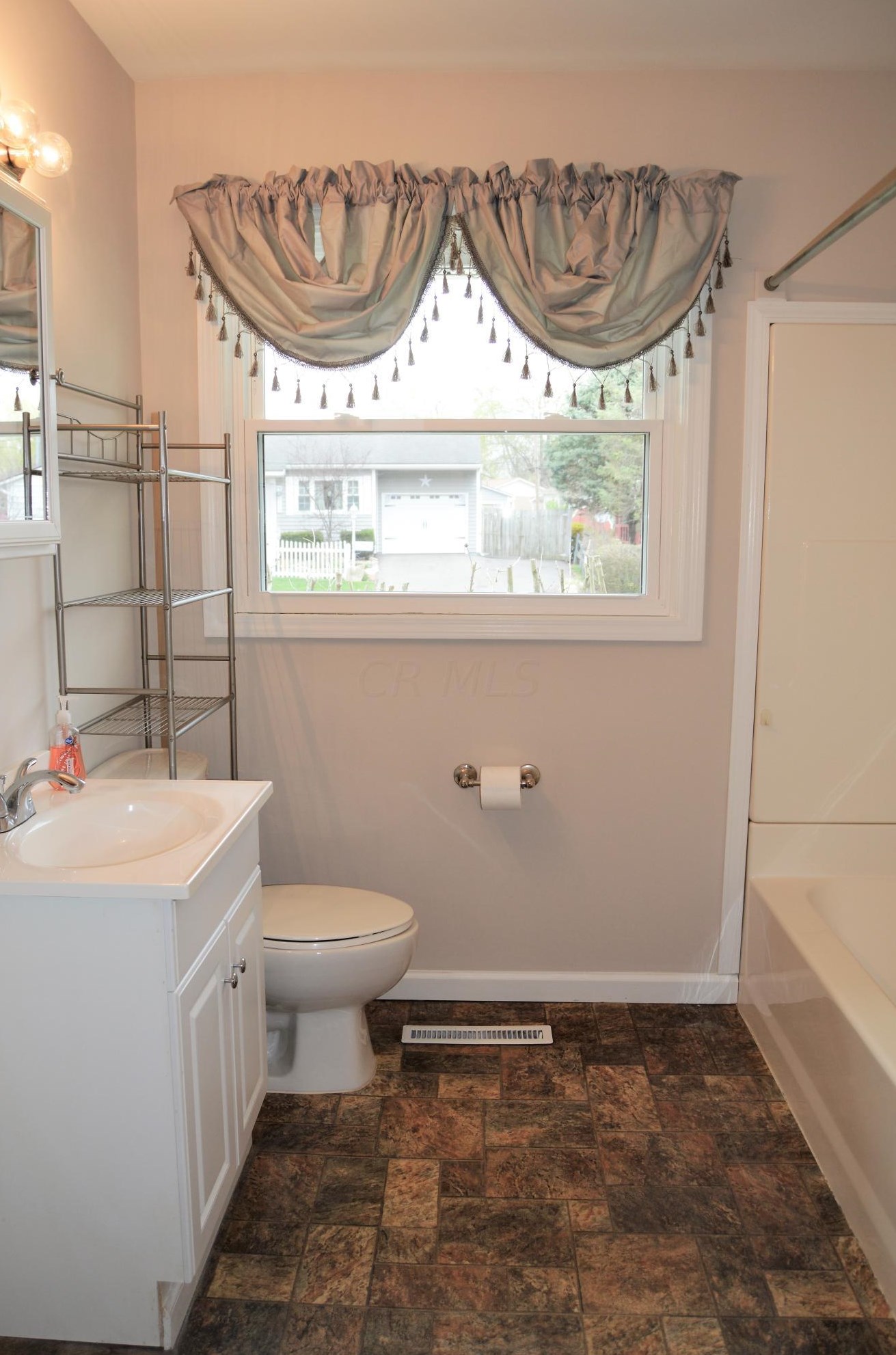 5211 Zimmer Dr, Columbus OH 43232-6047 exterior