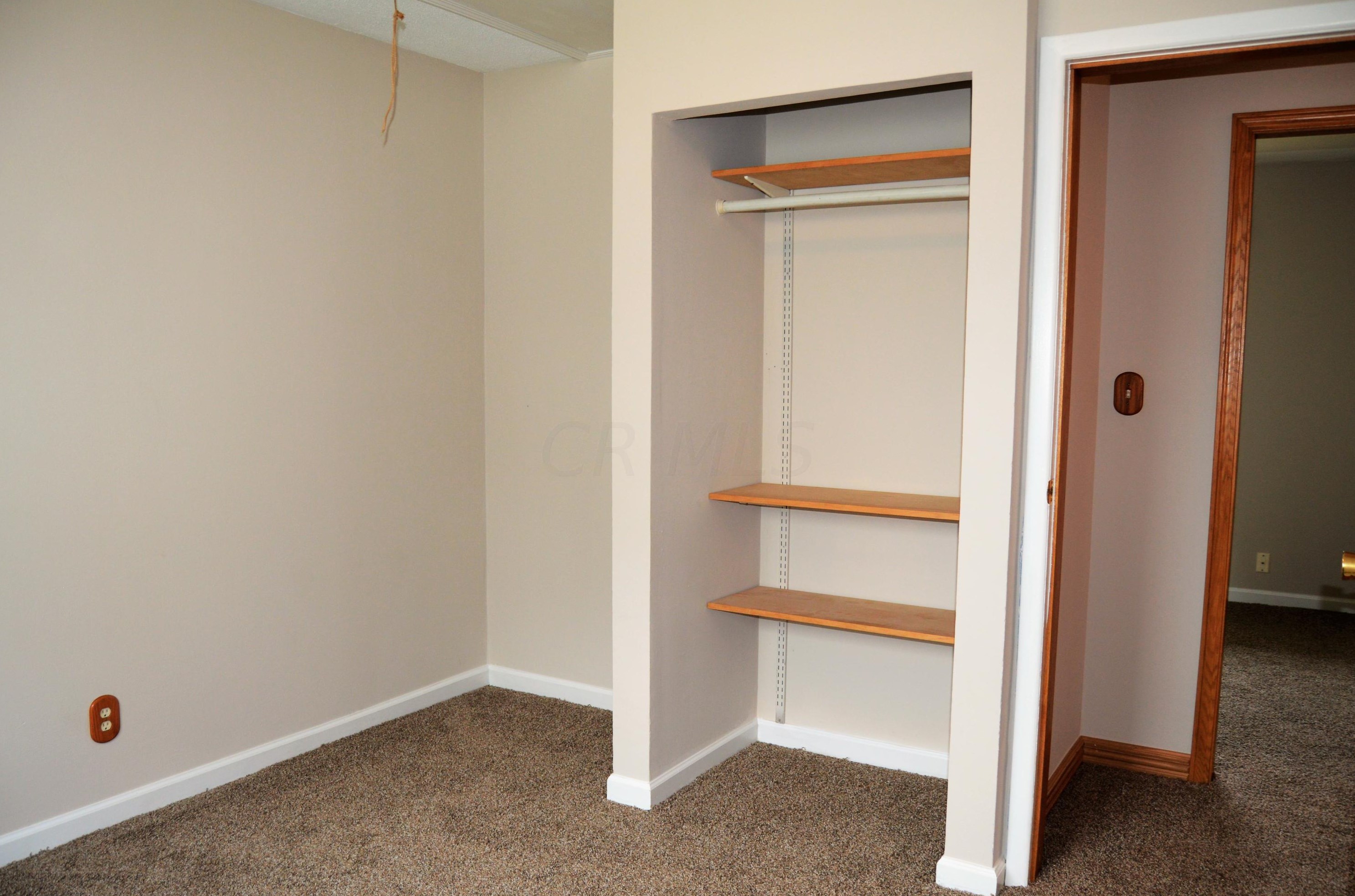 5211 Zimmer Dr, Columbus OH 43232-6047 exterior