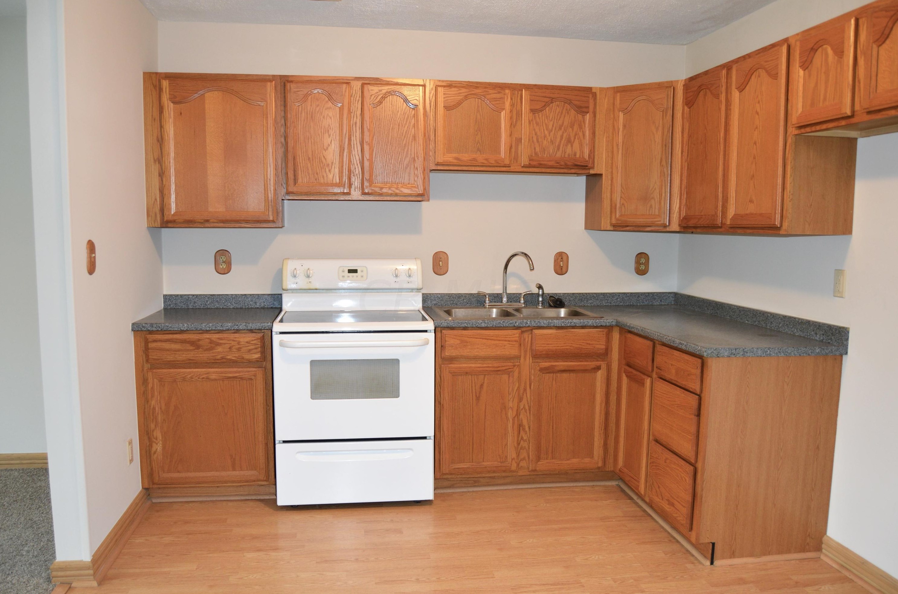 5211 Zimmer Dr, Columbus OH 43232-6047 exterior