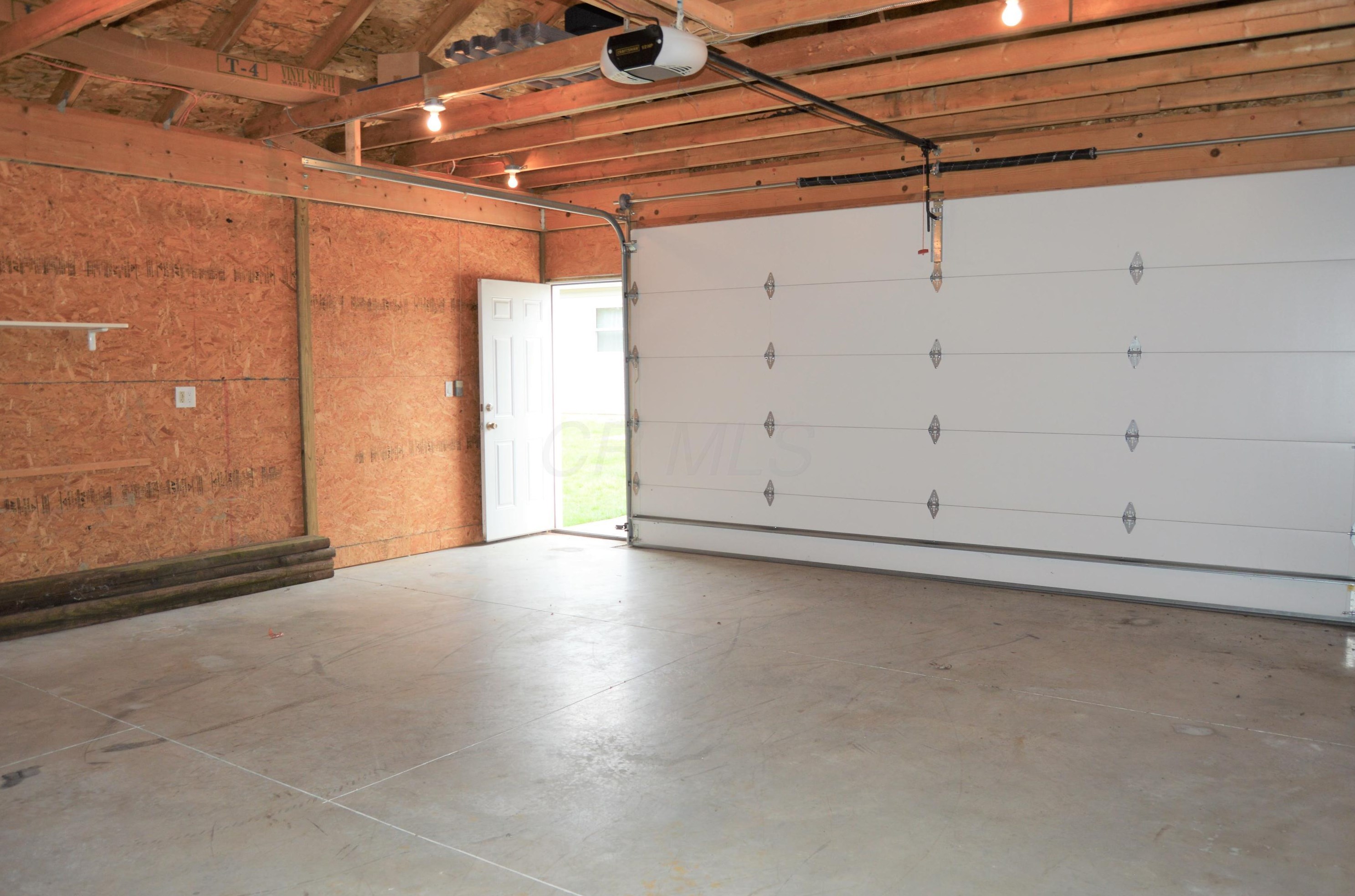 5211 Zimmer Dr, Columbus OH 43232-6047 exterior