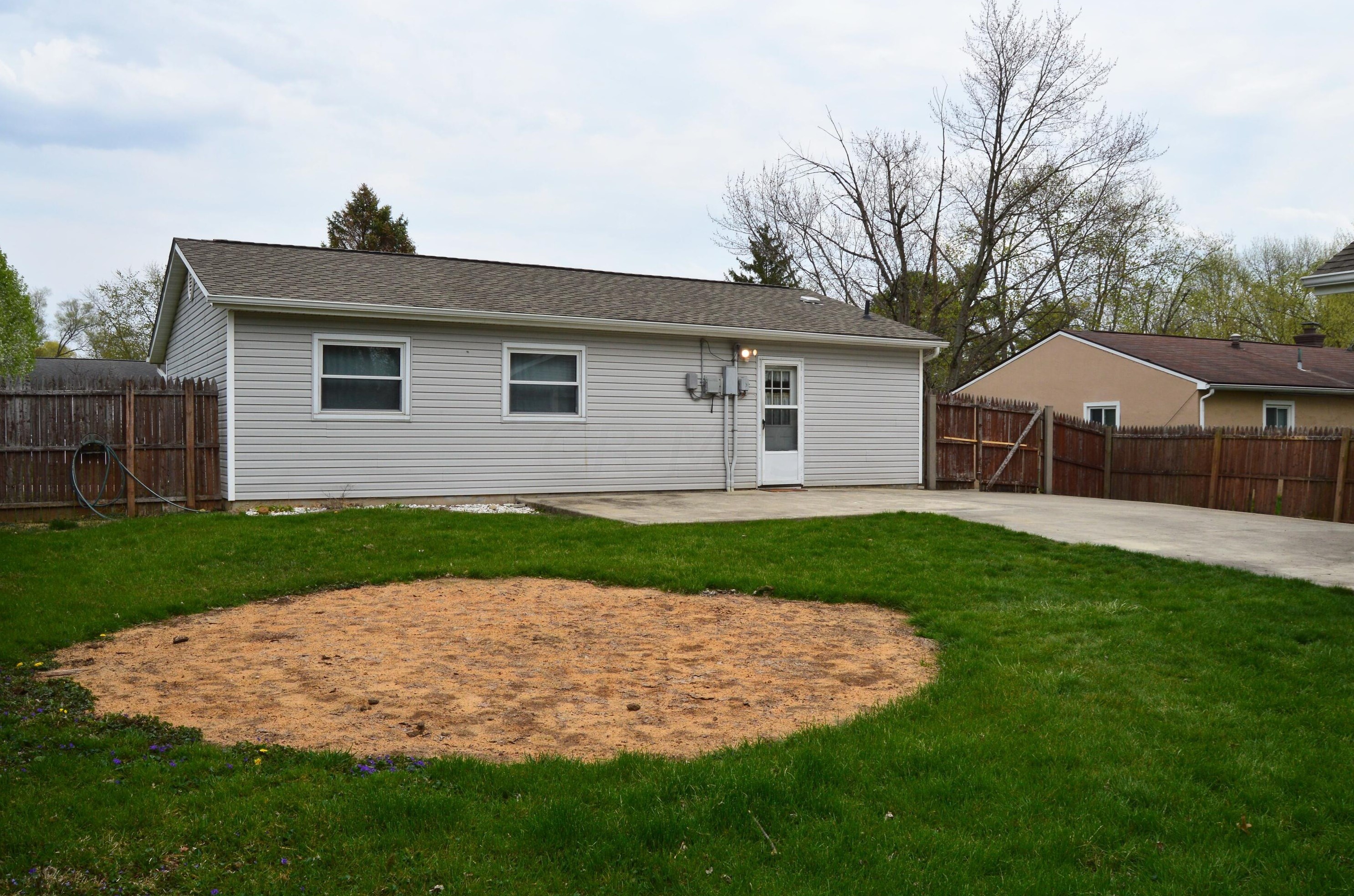 5211 Zimmer Dr, Columbus OH 43232-6047 exterior