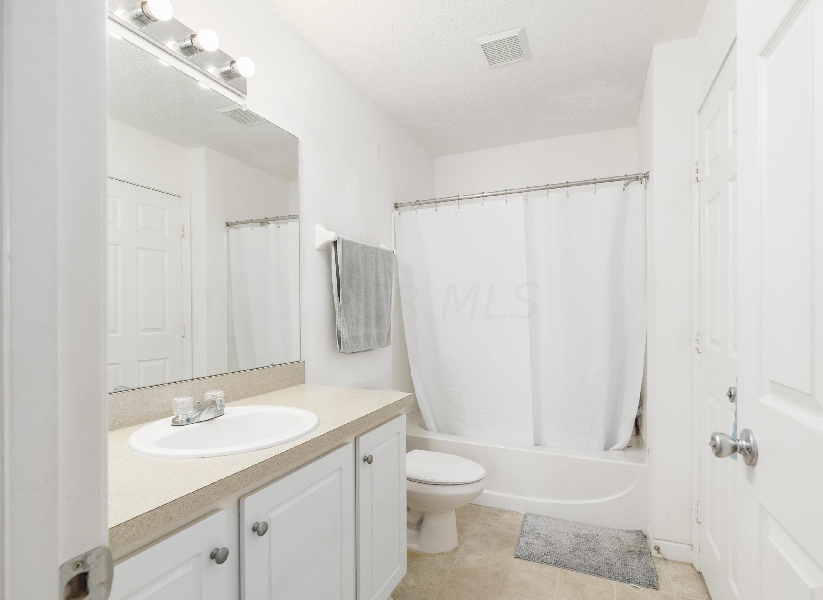 6509 Nottinghill Trail Dr, Cnl Wnchstr OH  43110-7012 exterior