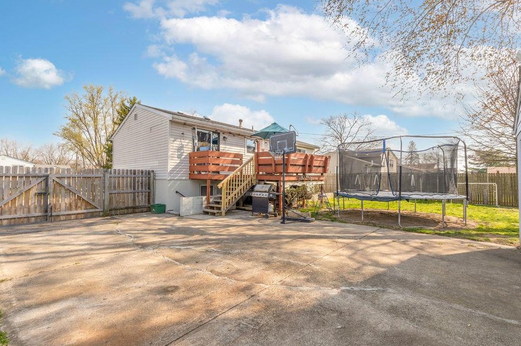 5023 Albany Dr, Columbus OH 43232-6229 exterior