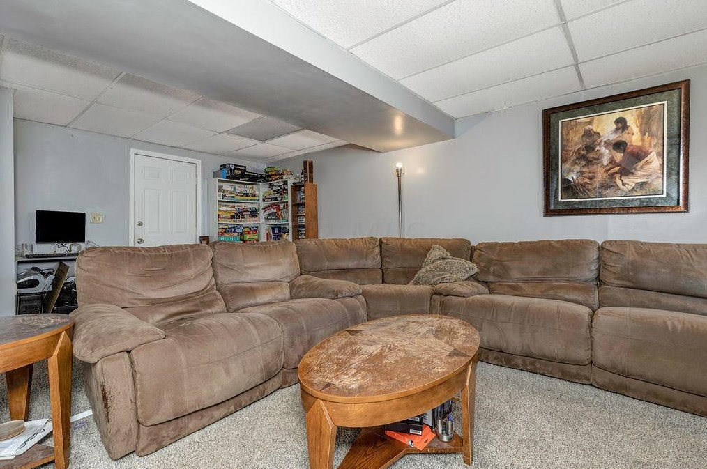 5023 Albany Dr, Columbus OH 43232-6229 exterior