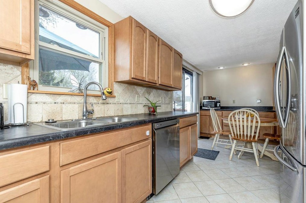 5023 Albany Dr, Columbus OH 43232-6229 exterior