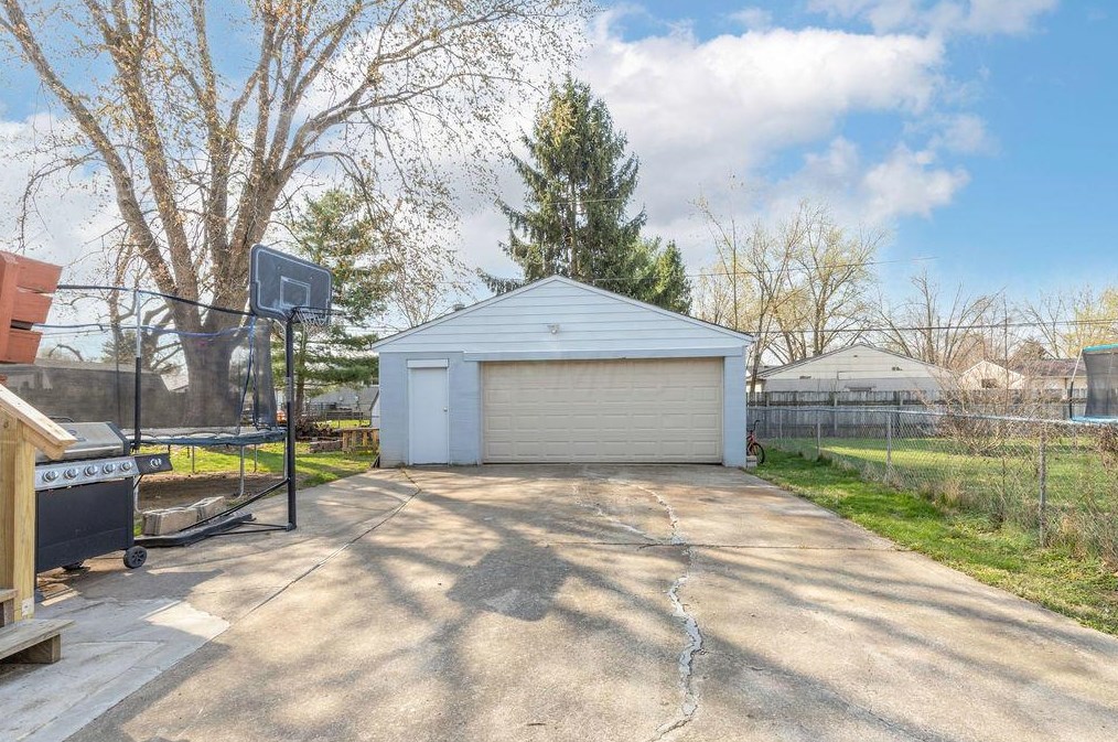 5023 Albany Dr, Columbus OH 43232-6229 exterior