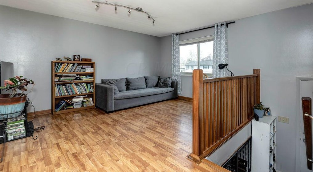 5023 Albany Dr, Columbus OH 43232-6229 exterior