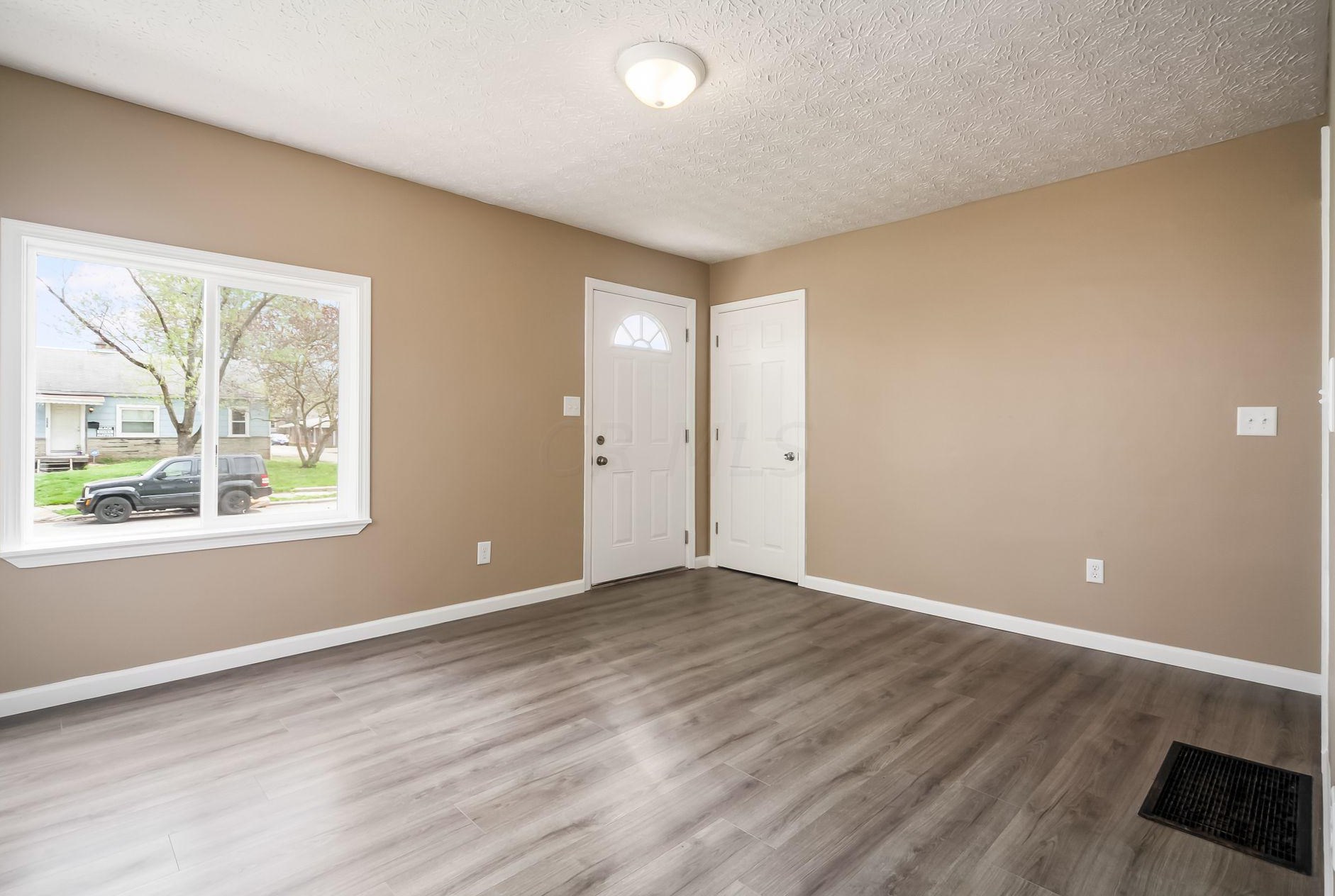 2753 Osceola Ave, Columbus OH  43211-1192 exterior