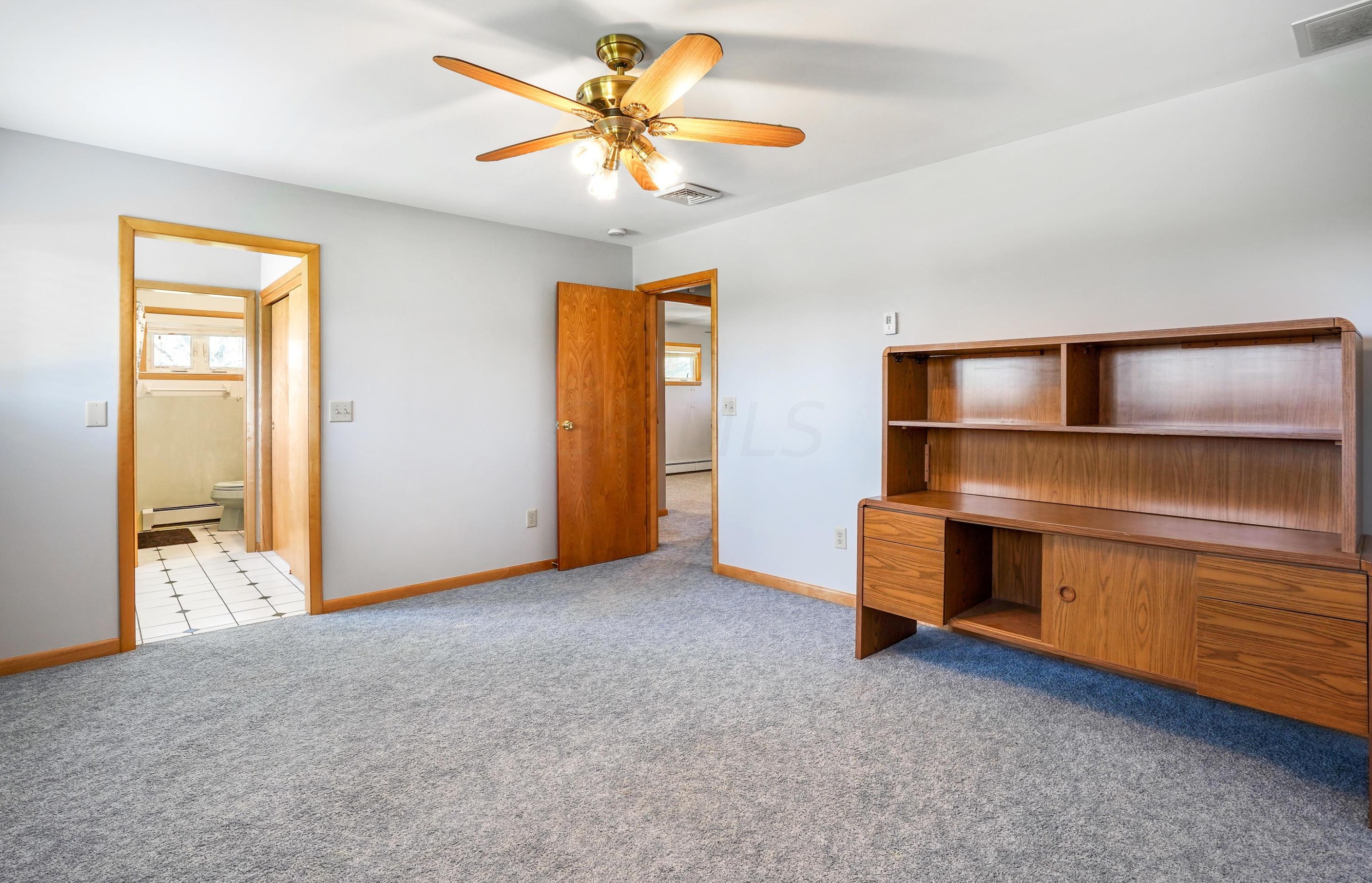 1552 Hickory Run Dr, Columbus OH 43204-1517 exterior