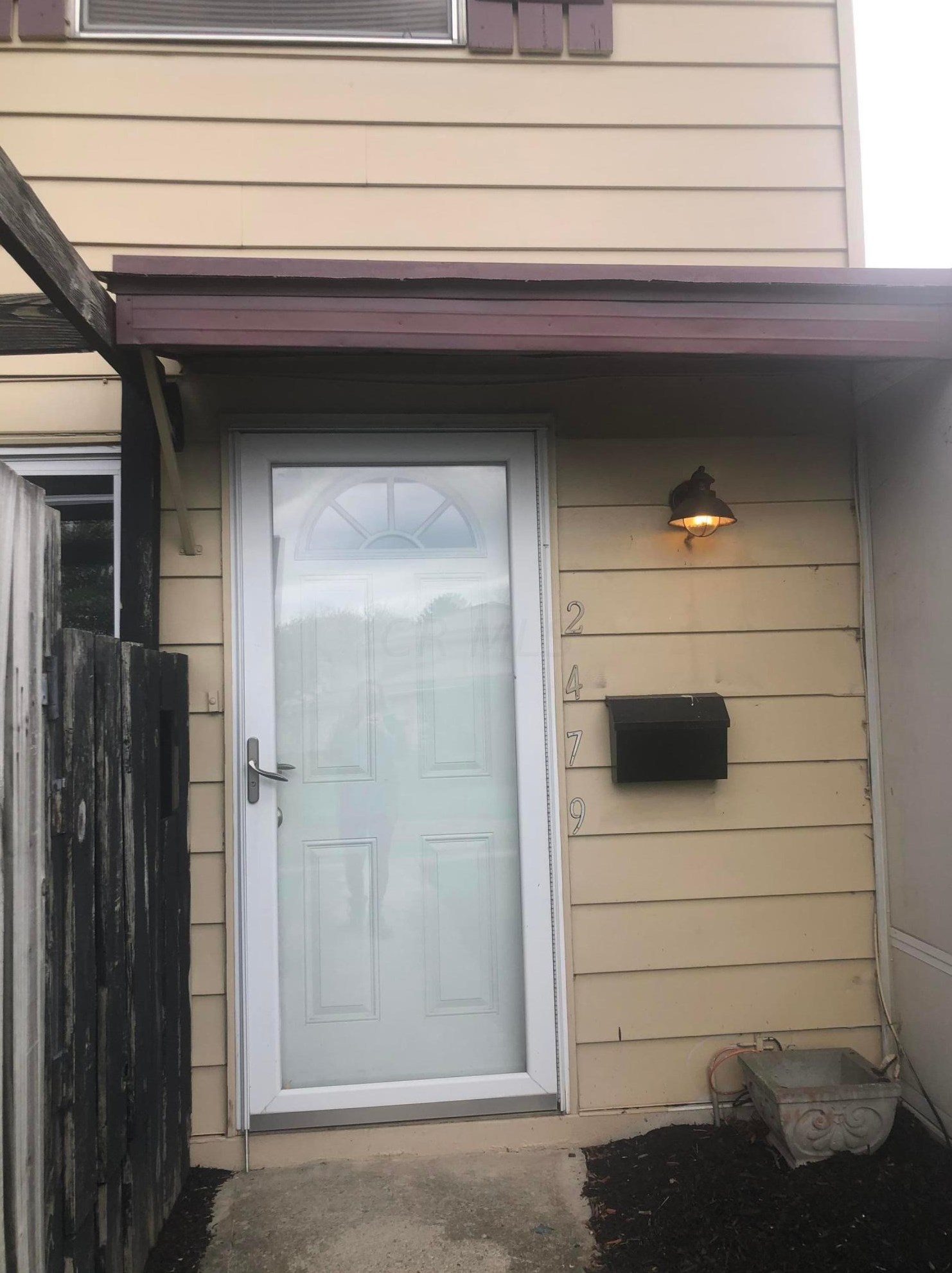 2479 Burgandy Ln, Columbus OH 43232-7205 exterior