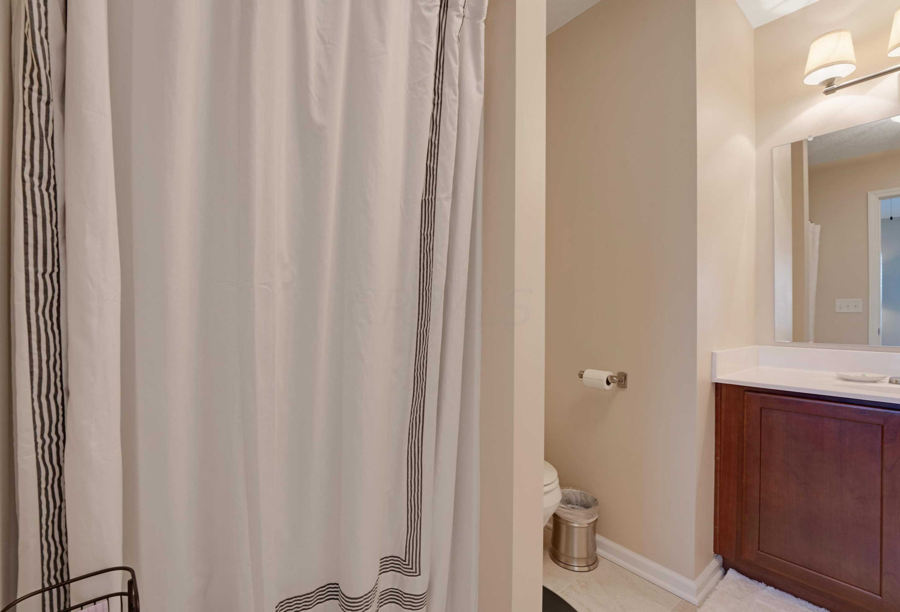 108 Highbluffs Blvd, Columbus OH 43235-8421 exterior