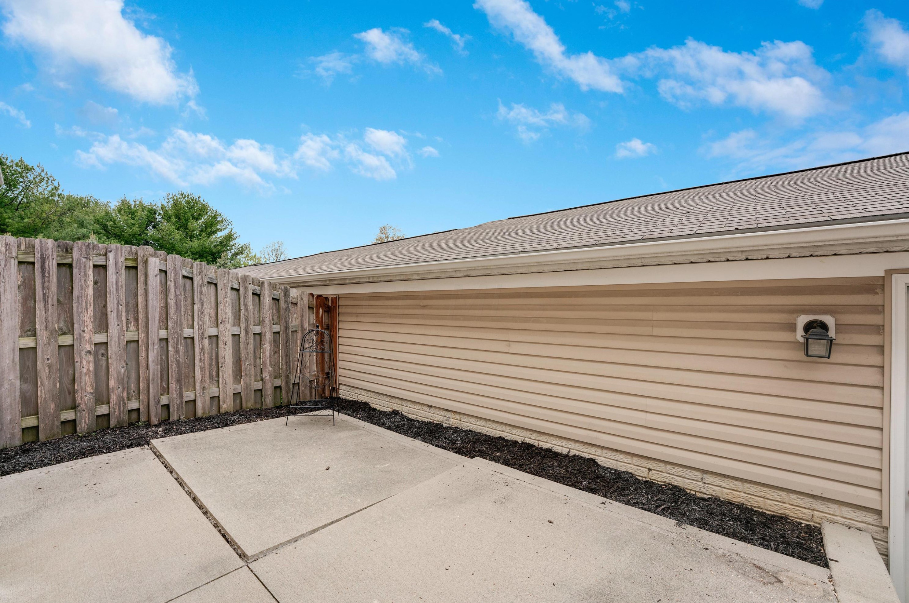 108 Highbluffs Blvd, Columbus OH 43235-8421 exterior