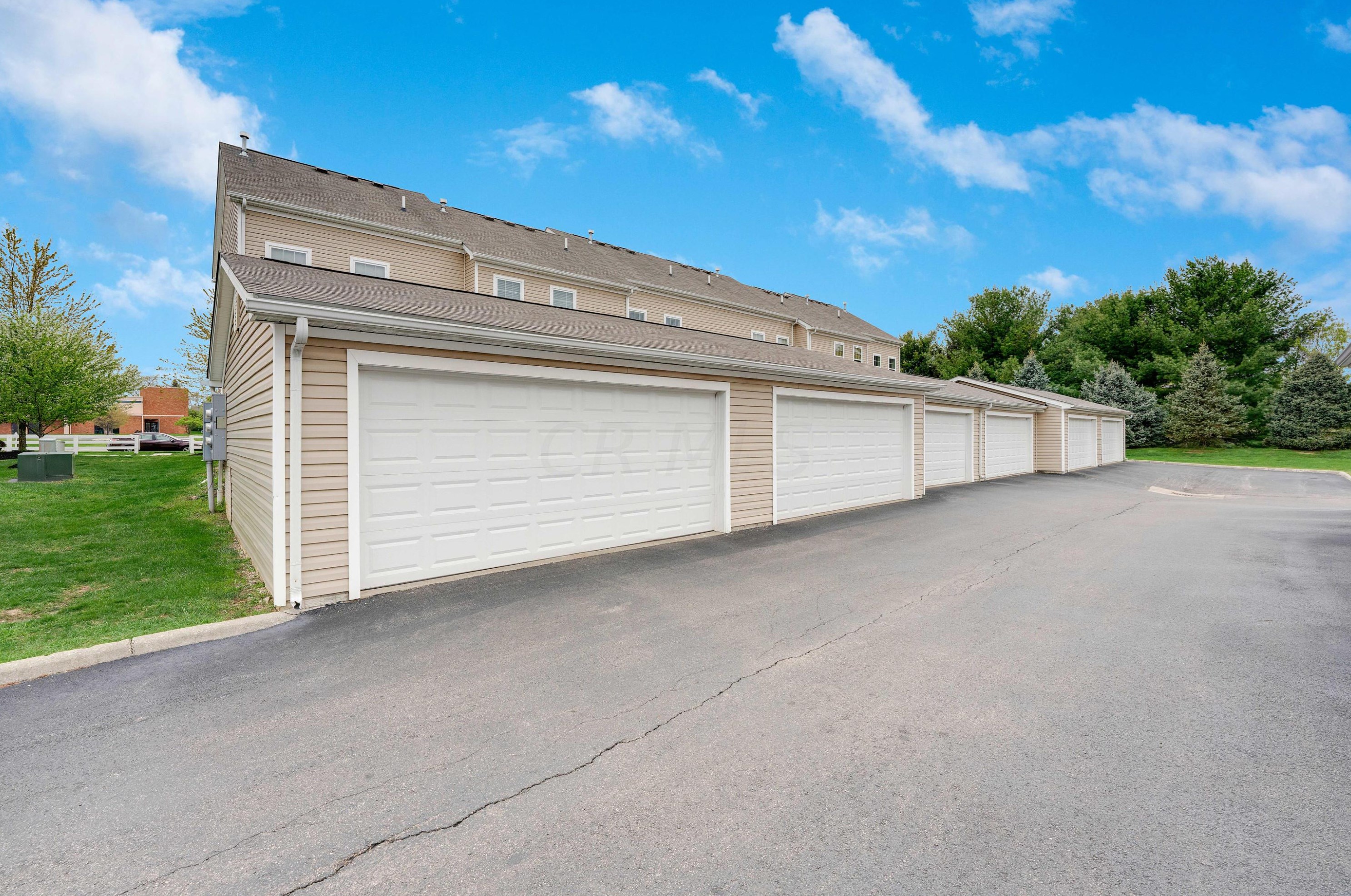 108 Highbluffs Blvd, Columbus OH 43235-8421 exterior