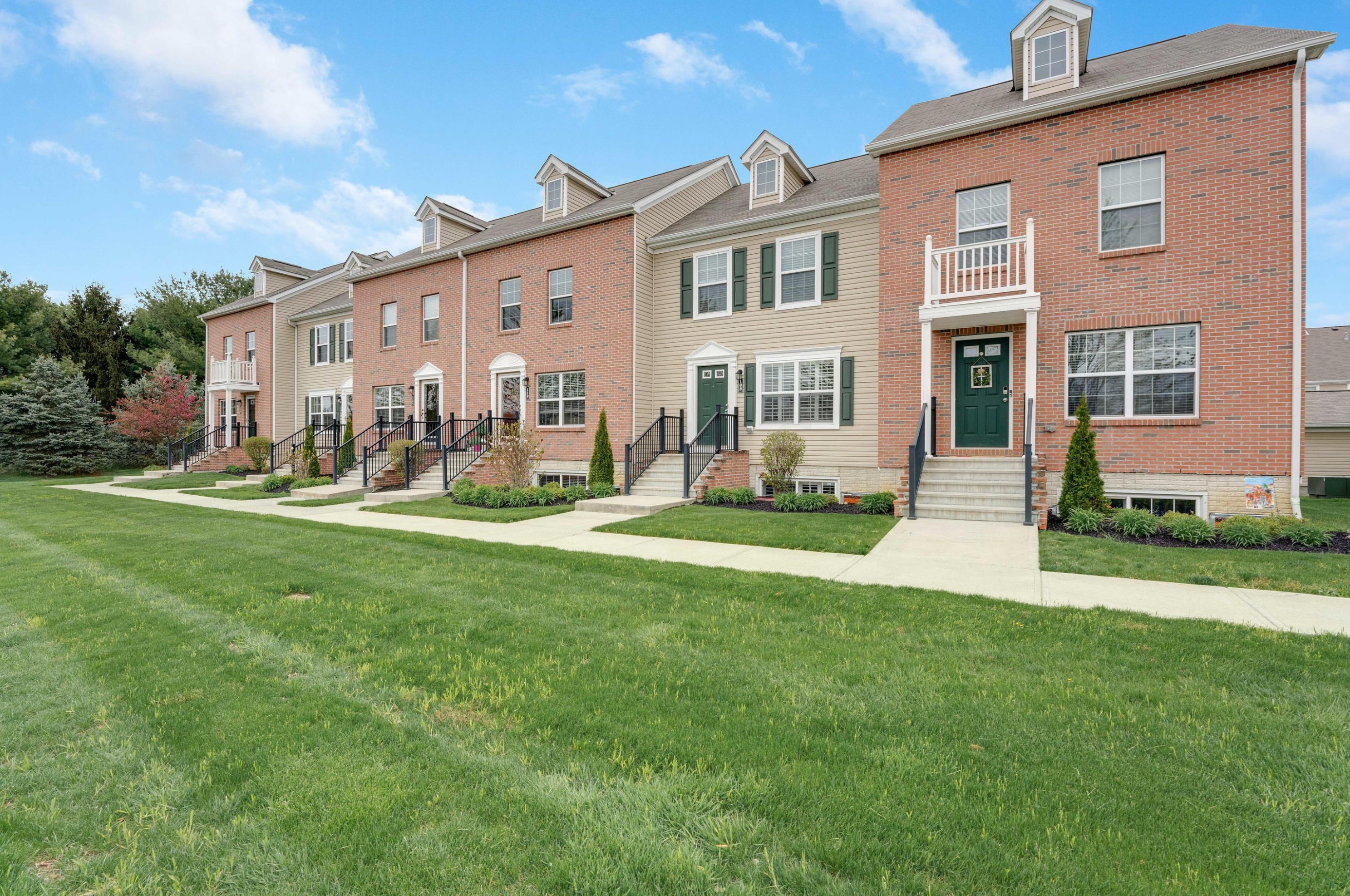 108 Highbluffs Blvd, Columbus OH 43235-8421 exterior