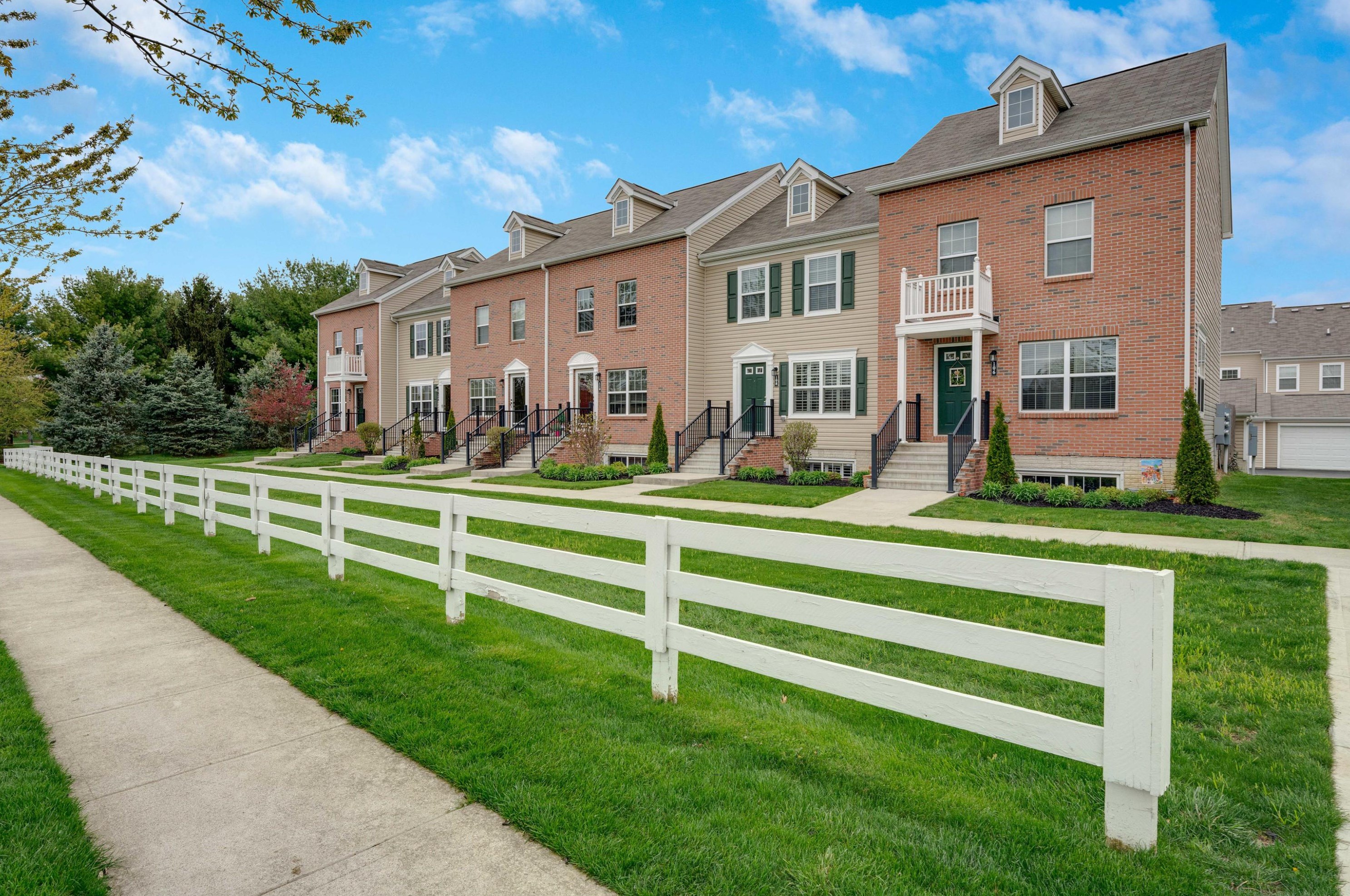 108 Highbluffs Blvd, Columbus OH 43235-8421 exterior