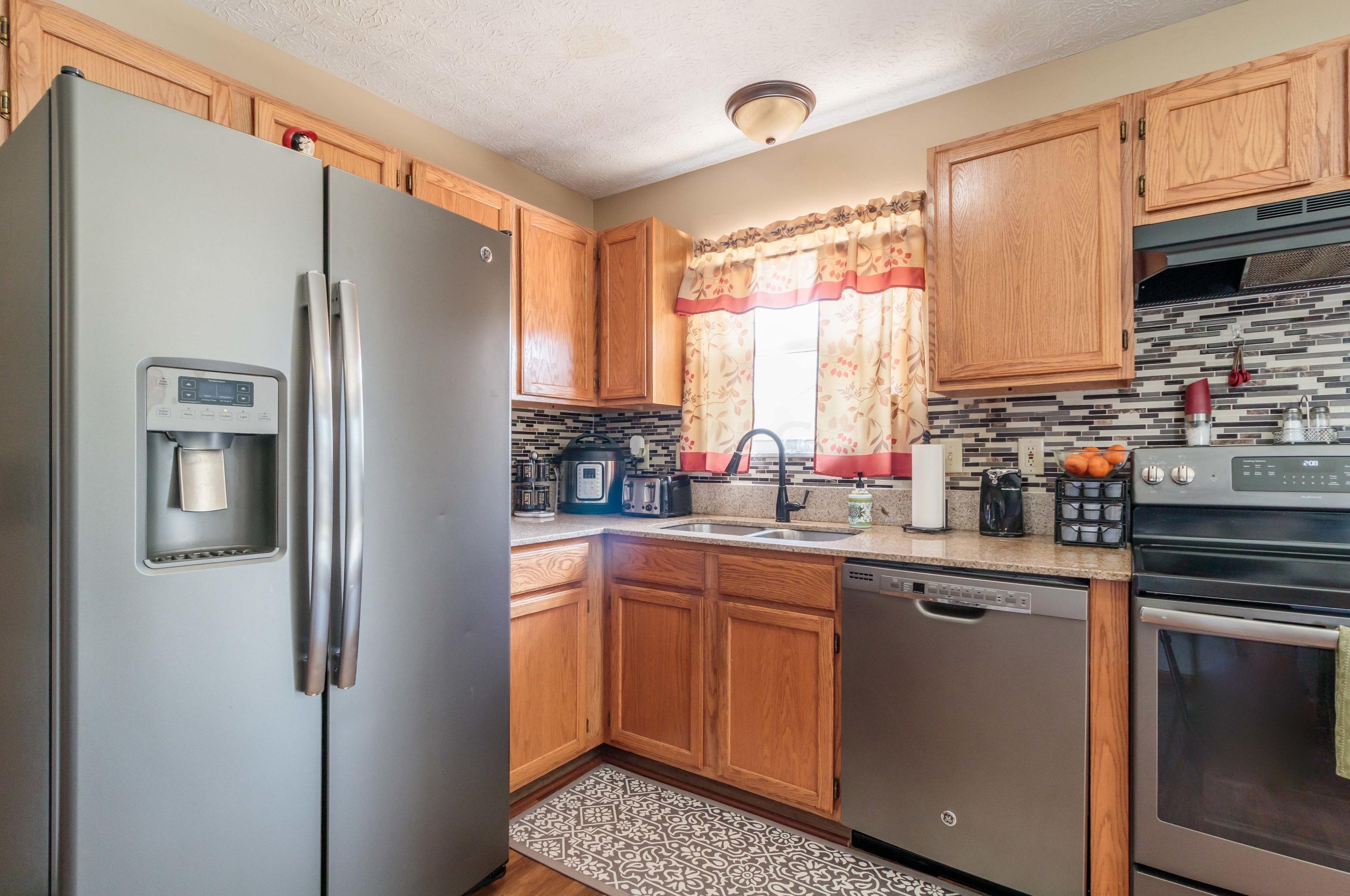 1015 Lavender Ln, Columbus OH 43207-7220 exterior