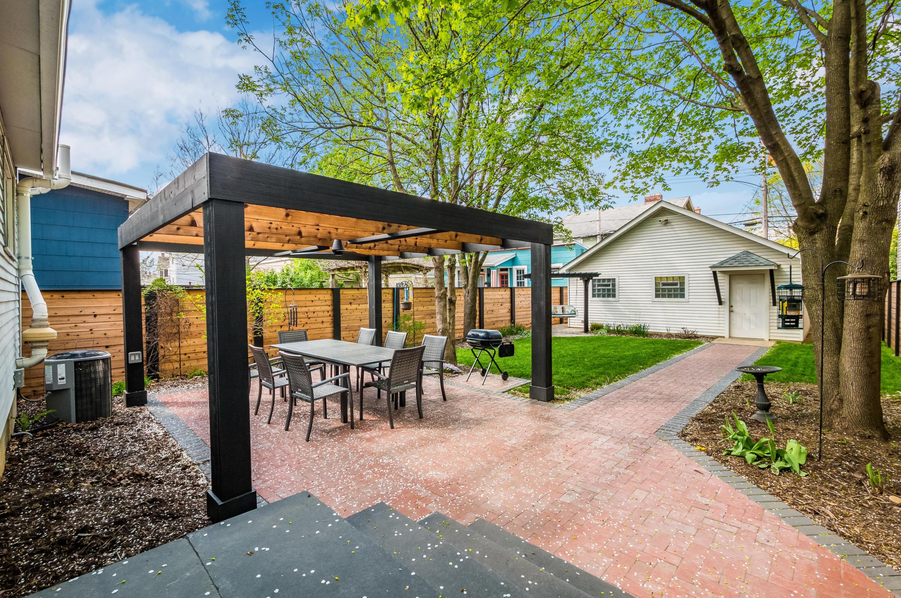 220 Mithoff St, Columbus OH 43206-3506 exterior